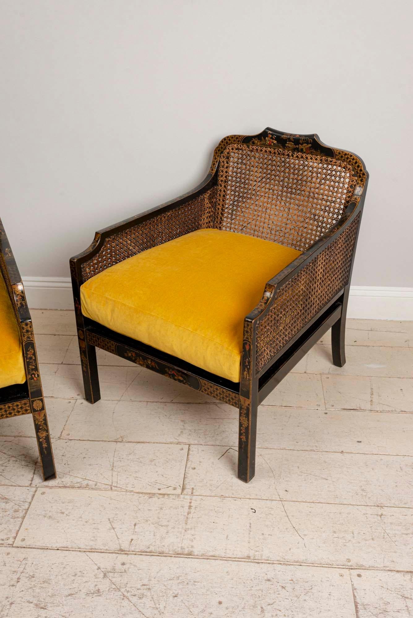 Pair of 1920s English Japanned Armchairs with Chinoiserie Decoration In Good Condition In London, GB