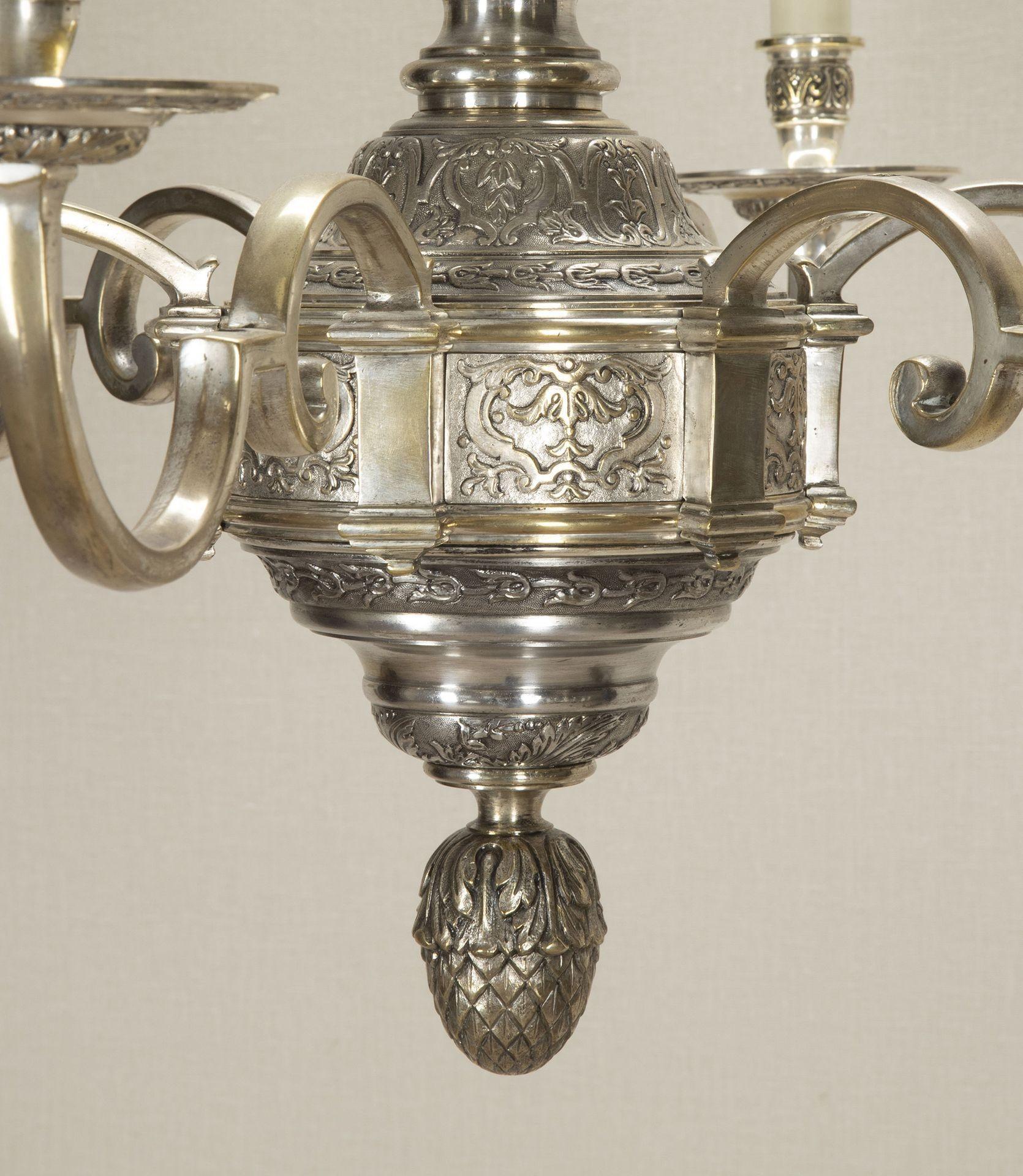 Inglese Coppia di lampadari inglesi placcati in argento degli anni '20 in vendita