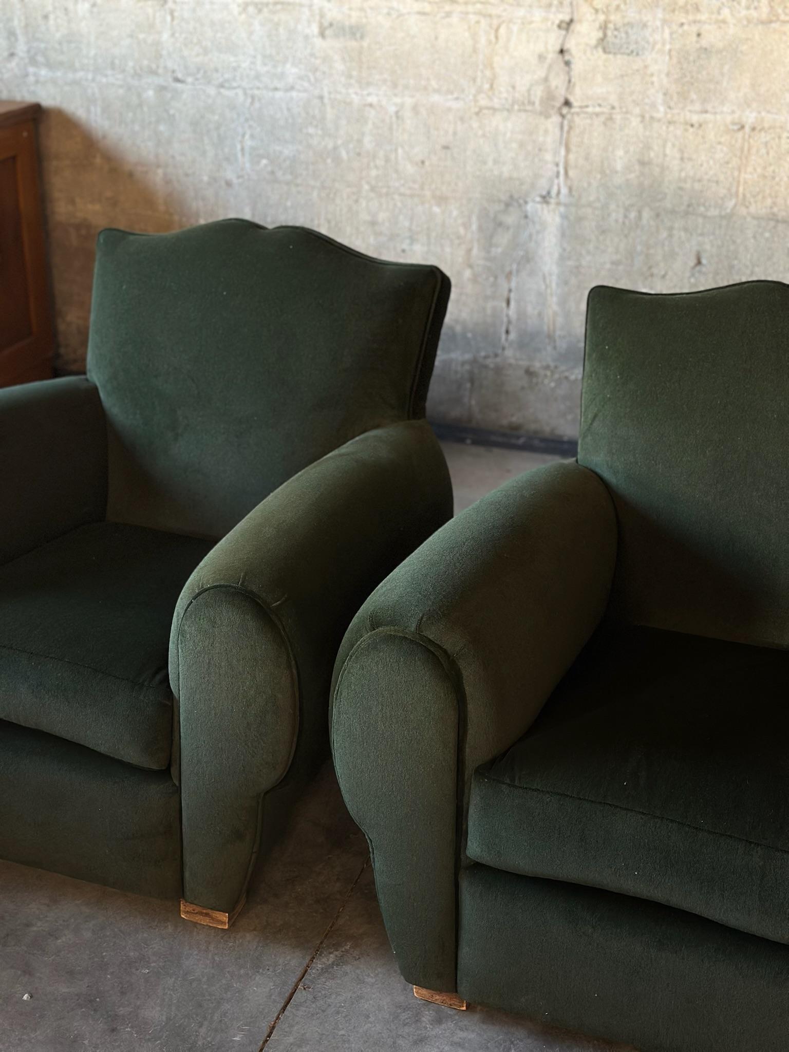 Art déco Paire de fauteuils club à moustaches français des années 1920 en vente