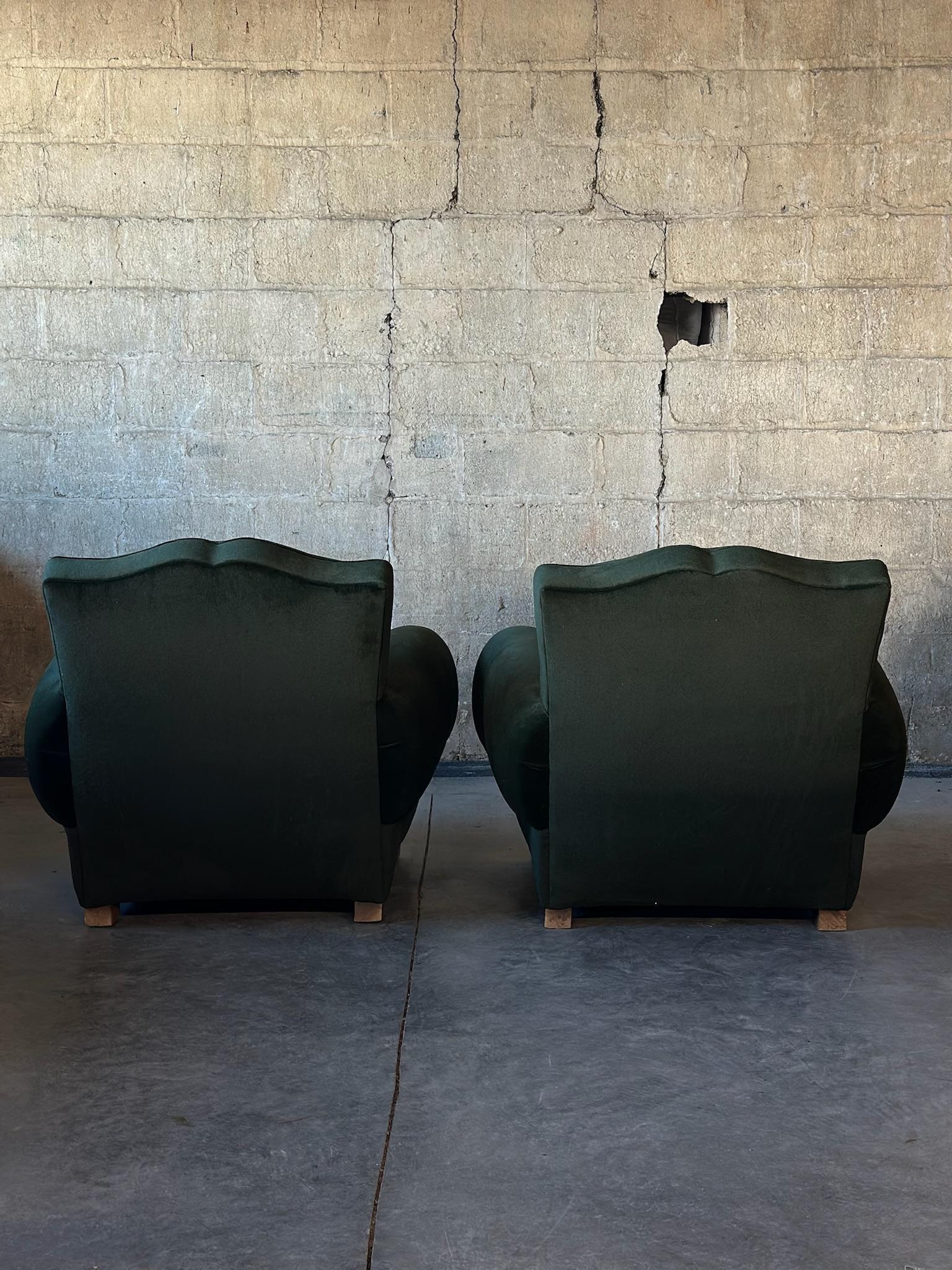 Début du 20ème siècle Paire de fauteuils club à moustaches français des années 1920 en vente