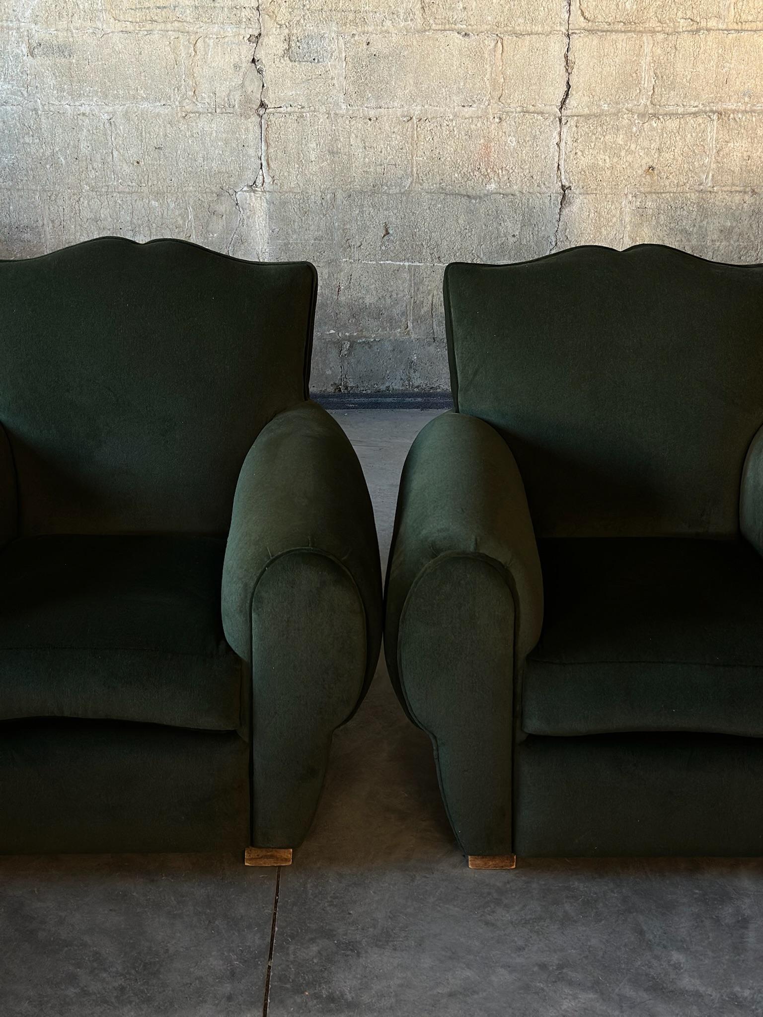 Paire de fauteuils club à moustaches français des années 1920 en vente 1