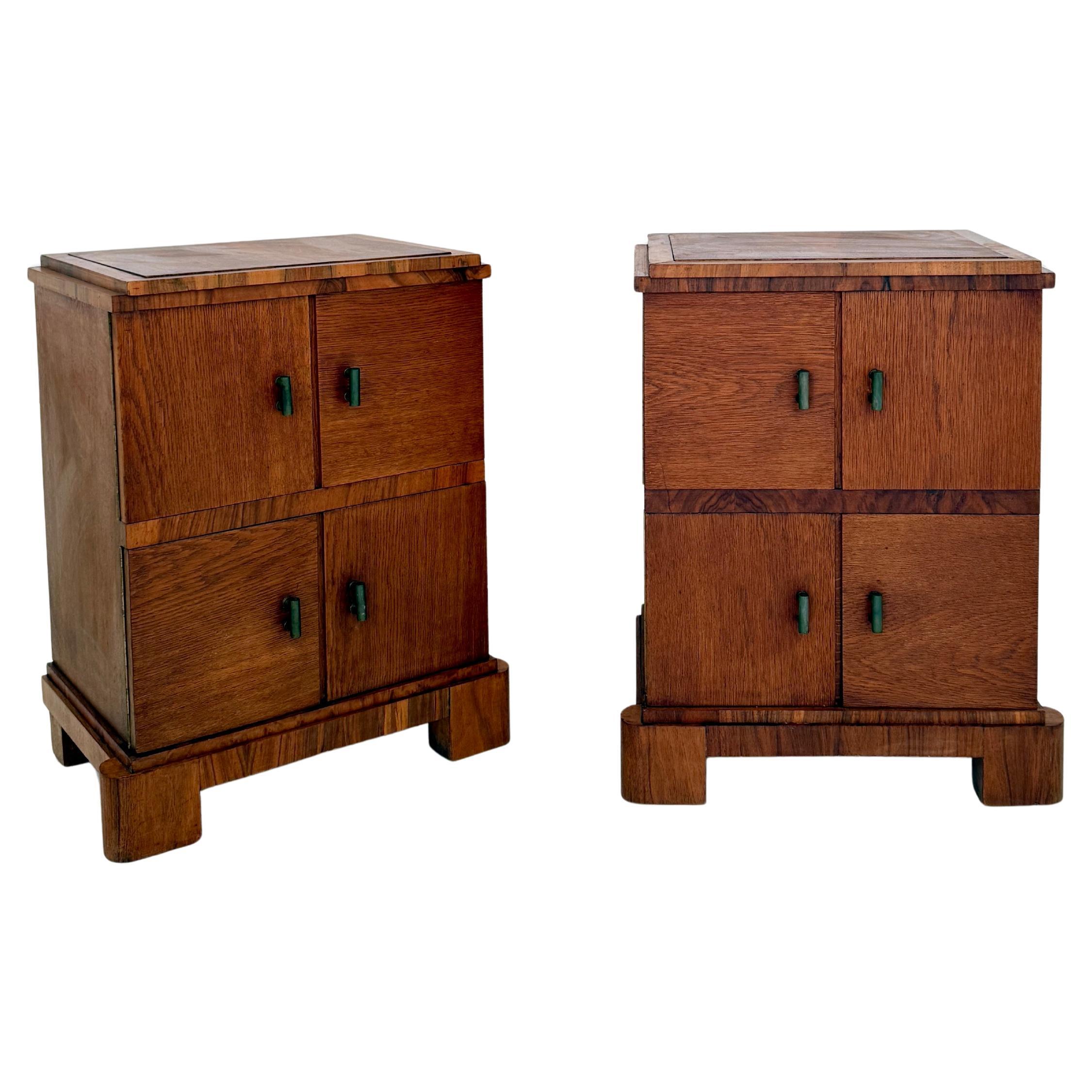 Coppia di armadietti da notte Art Deco tedeschi degli anni '20 in noce e Oak con contenitore