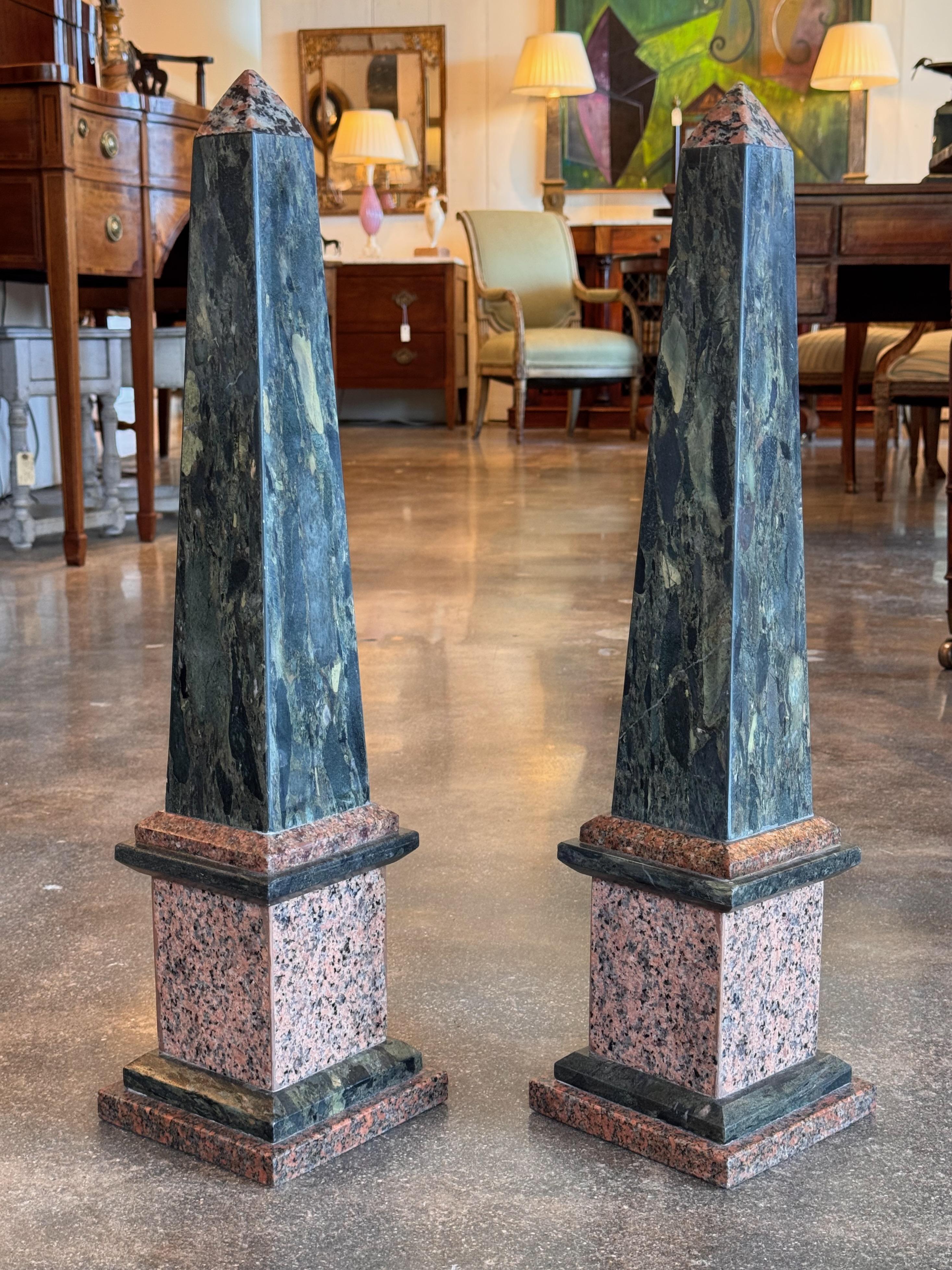 Paire d'obélisques en granit des années 1920 en vente 4