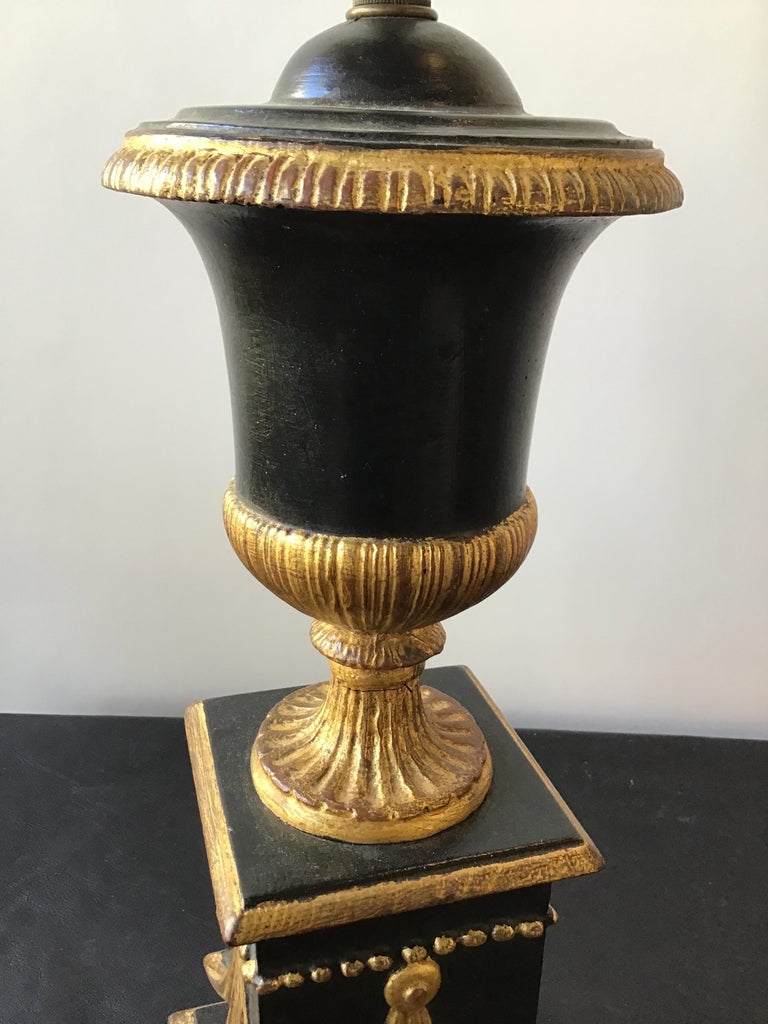 Pair of 1920s Italian Giltwood Urn Lamps For Sale at 1stDibs