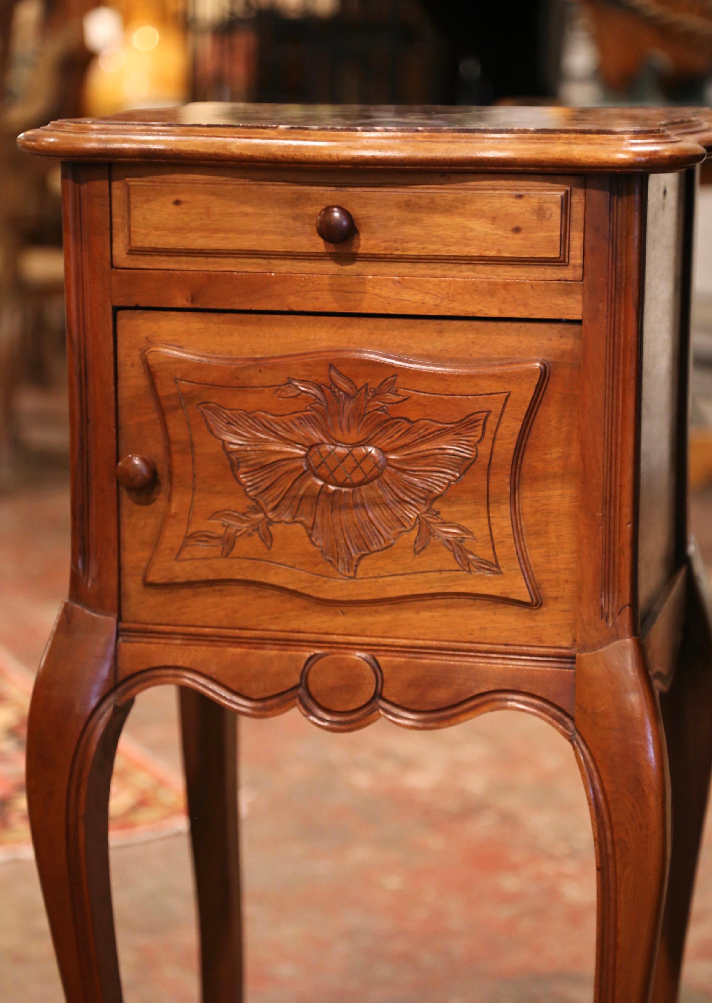 Pair of 1920's Louis XV Marble Top Carved Walnut Nightstands Bedside Tables In Excellent Condition In Dallas, TX