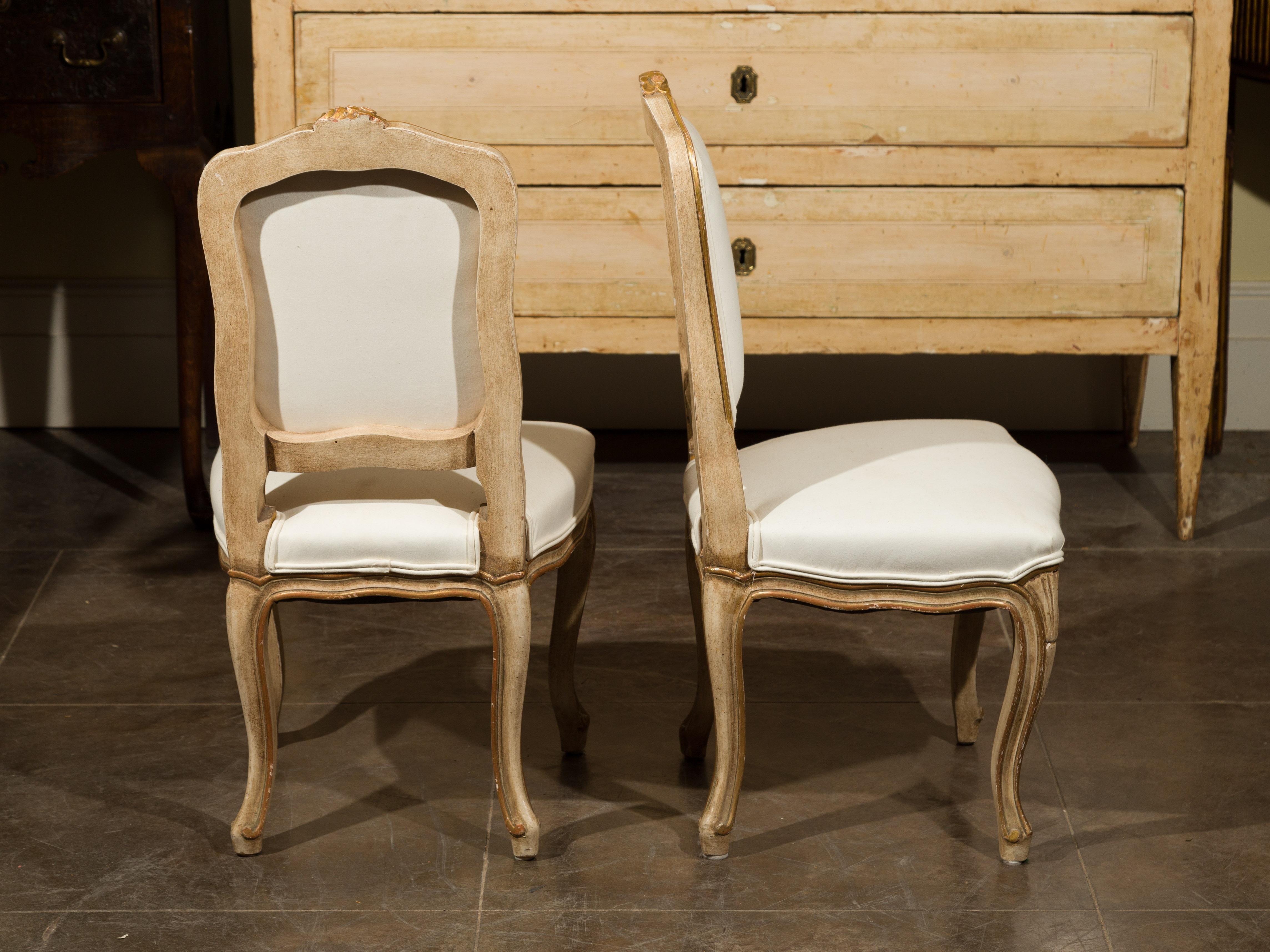 Pair of 1920s Louis XV Style Painted and Gilt Child's Chairs with Carved Flowers For Sale 4
