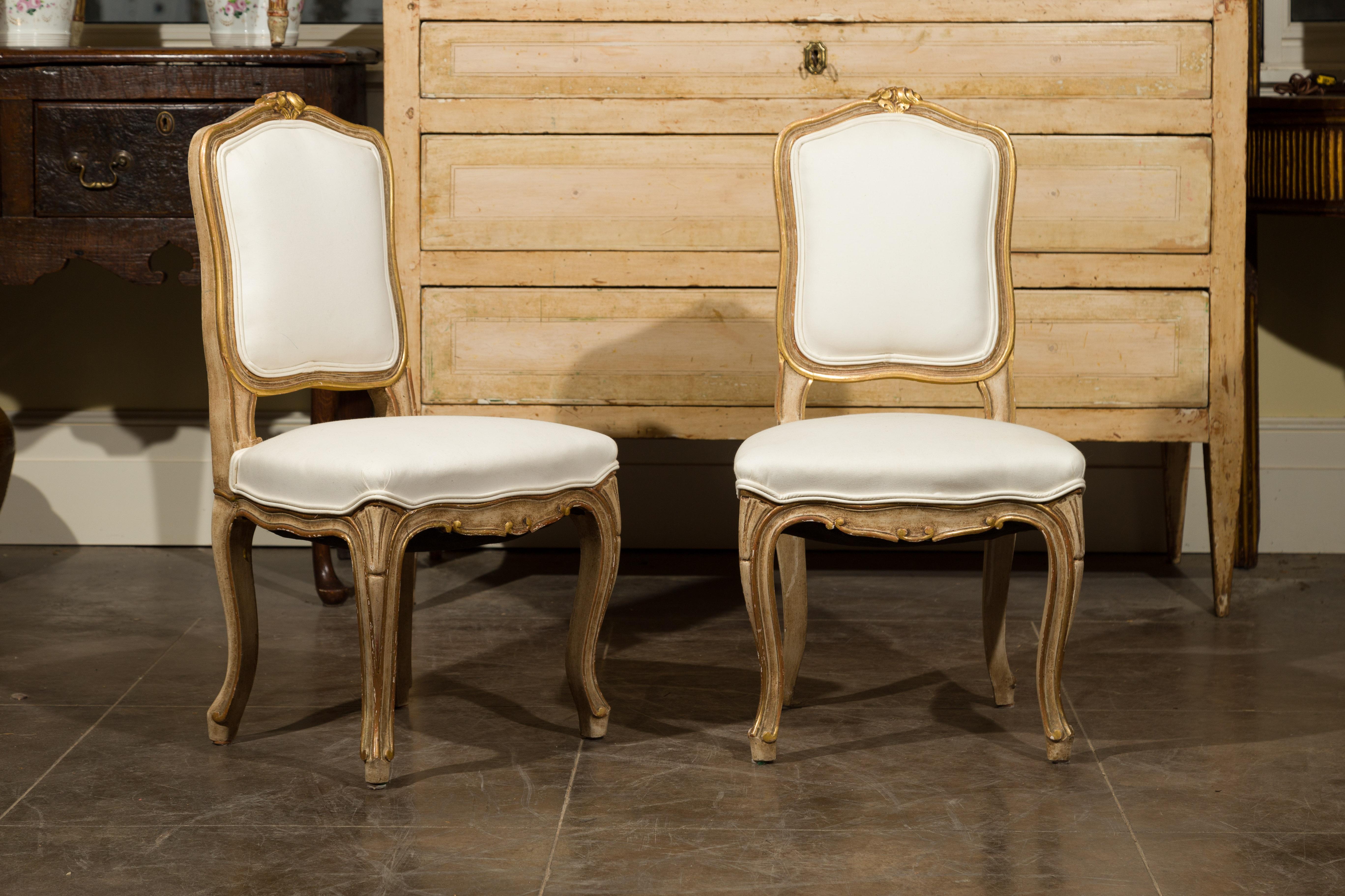 French Pair of 1920s Louis XV Style Painted and Gilt Child's Chairs with Carved Flowers For Sale