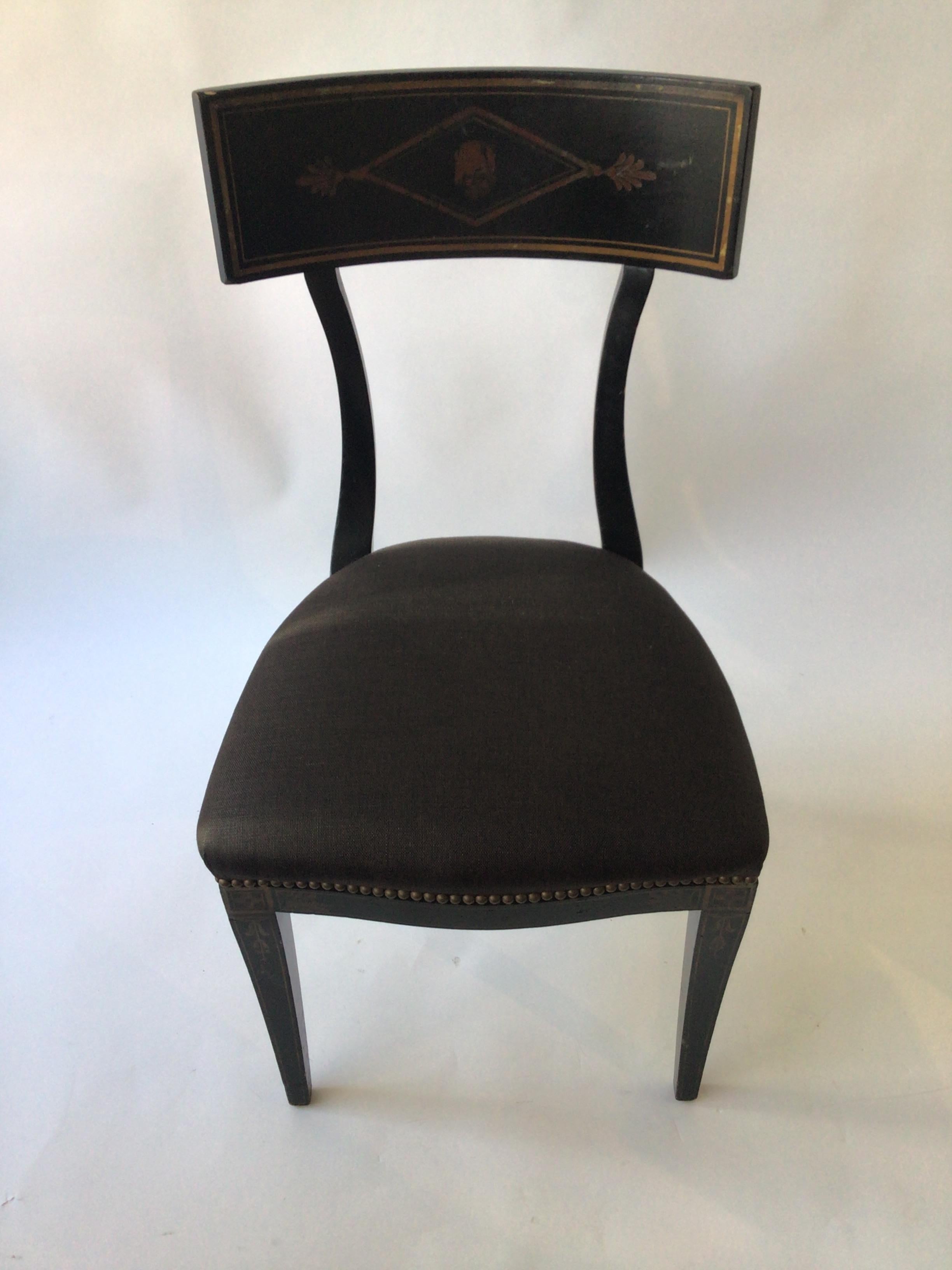 Pair of 1920s Neo Classical Black Klismos Chairs, Painted Classical Motif In Good Condition In Tarrytown, NY