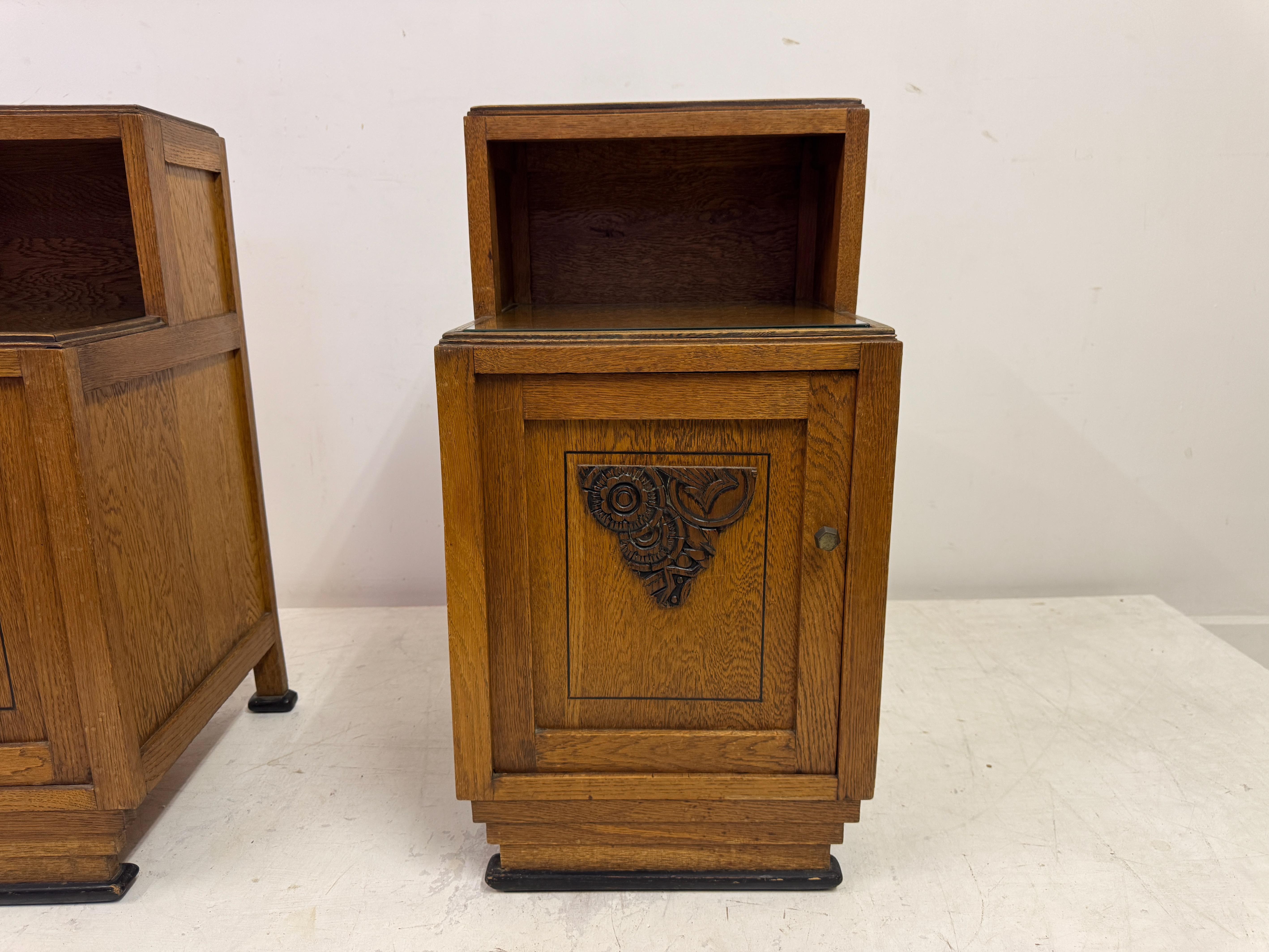 Pair of 1920s Oak Bedside Cabinets with Carved Panels In Good Condition For Sale In London, London