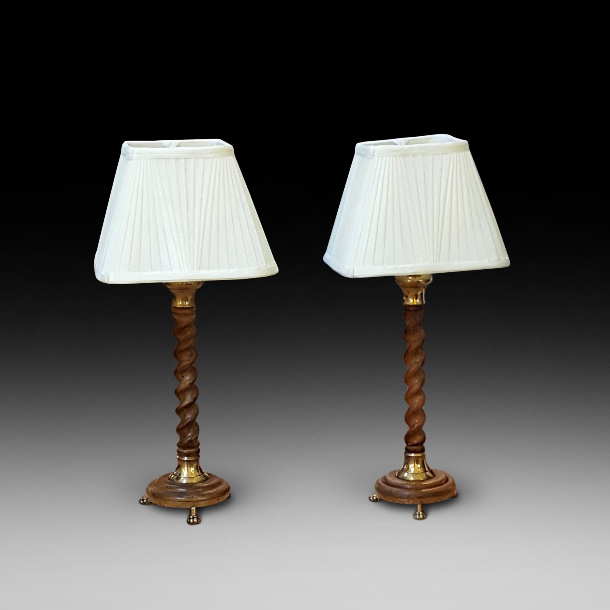 Pair of 1920s oak table lamps with Barley Twist columns and brass paw feet measures 10