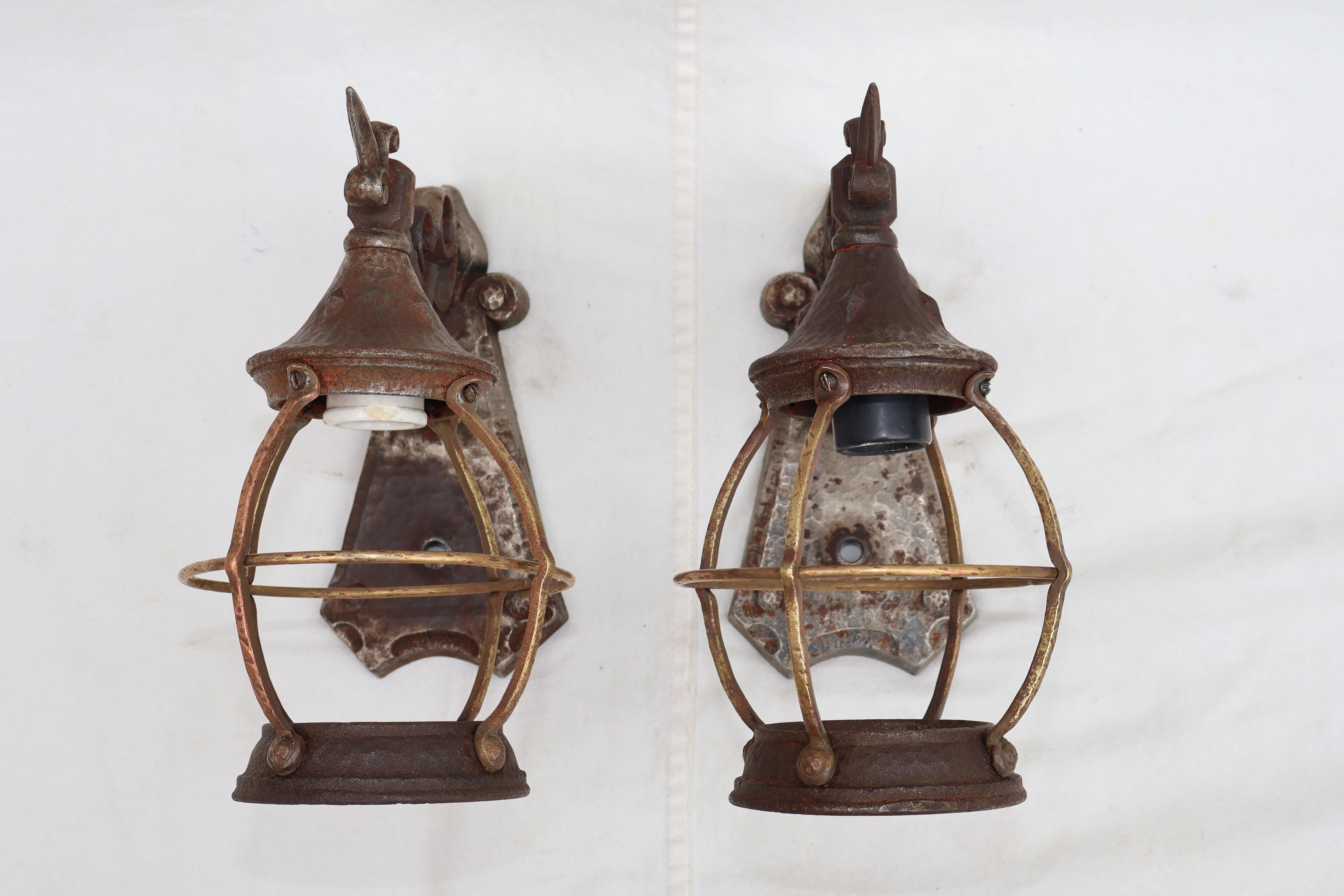 Pareja de apliques de exterior de los años 20 Estadounidense en venta