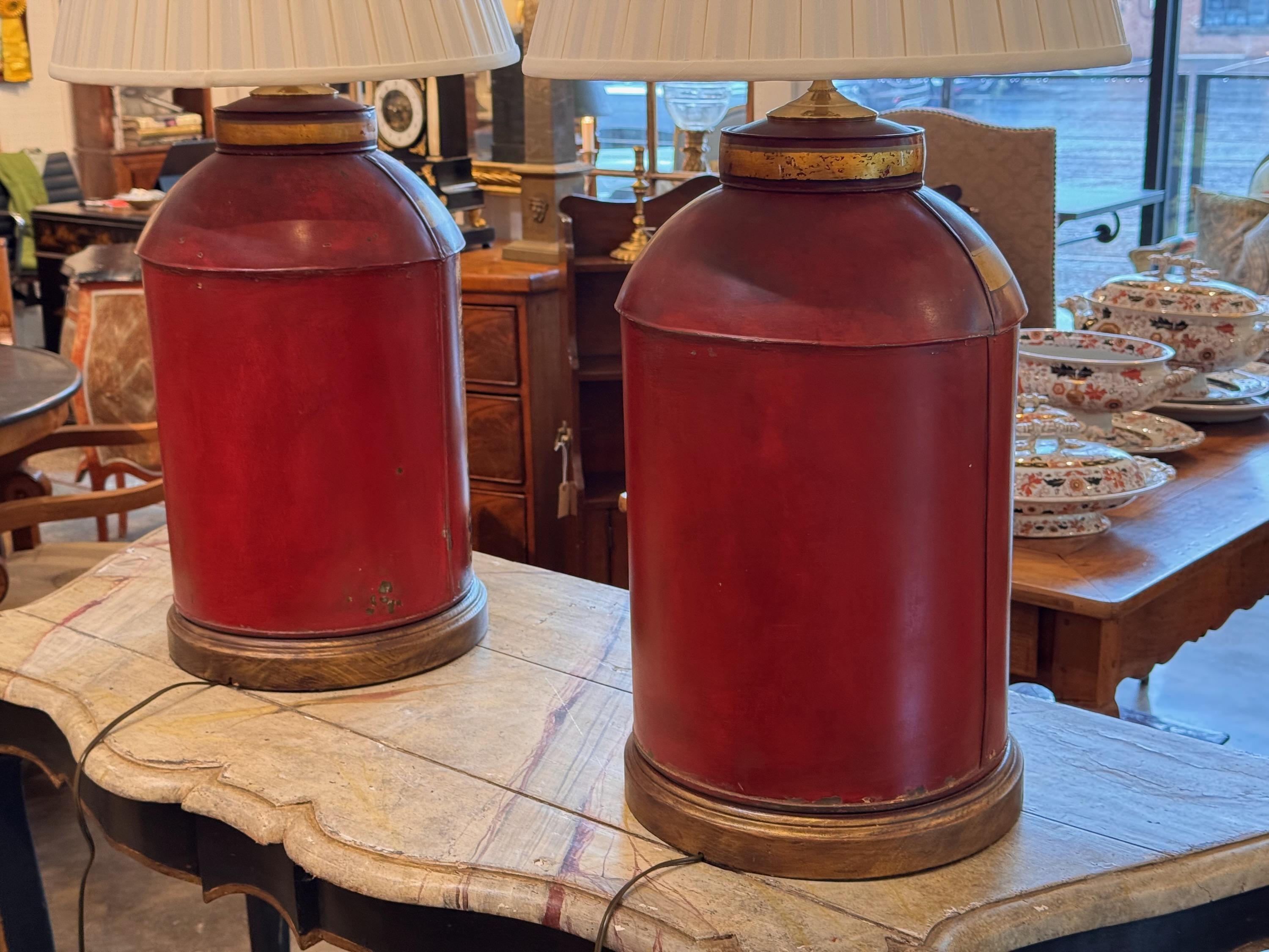 Pair of 1920s Red Tole Tea Canister Lamps 4