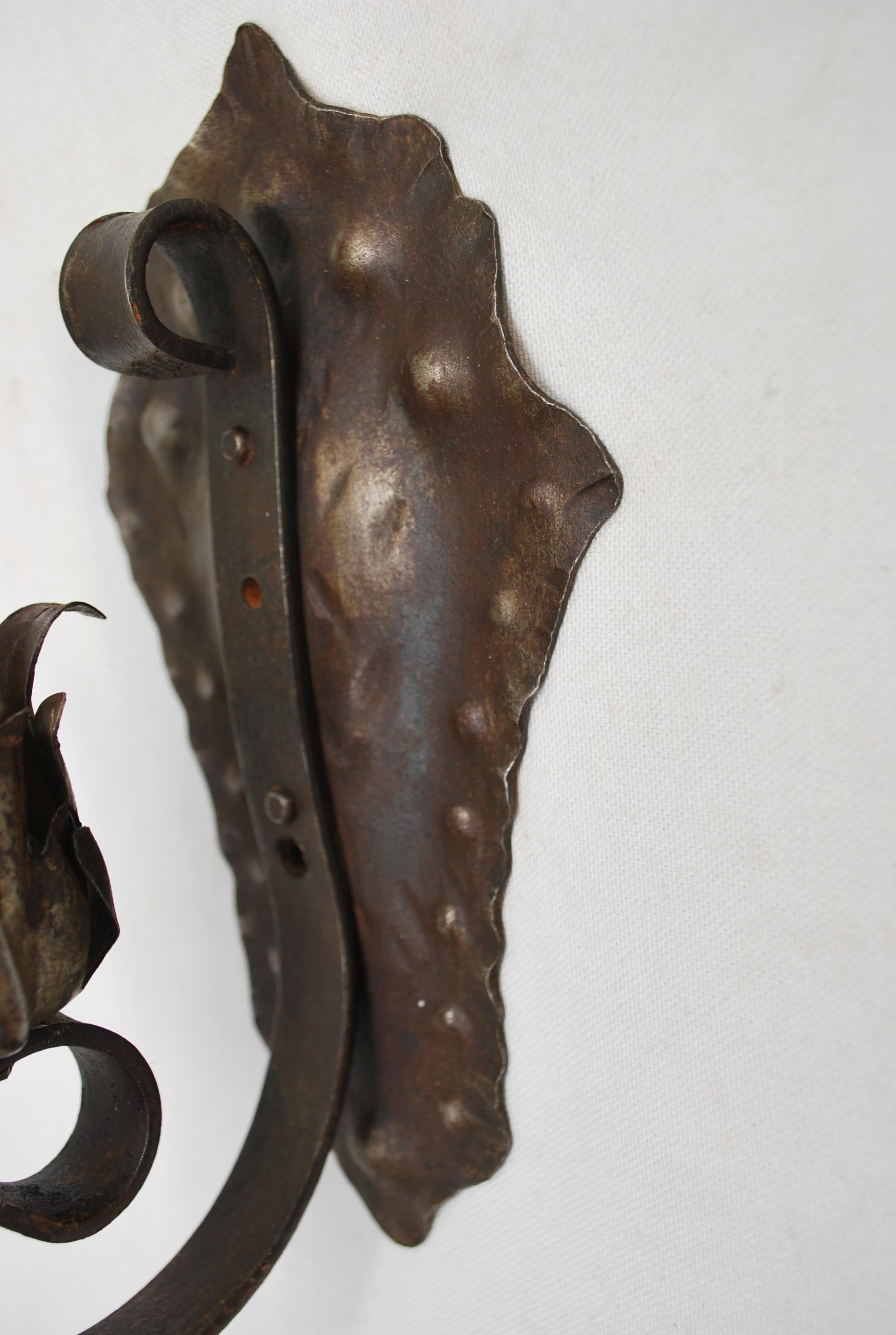 Pair of 1920's rustic wrought iron sconces In Good Condition In Los Angeles, CA