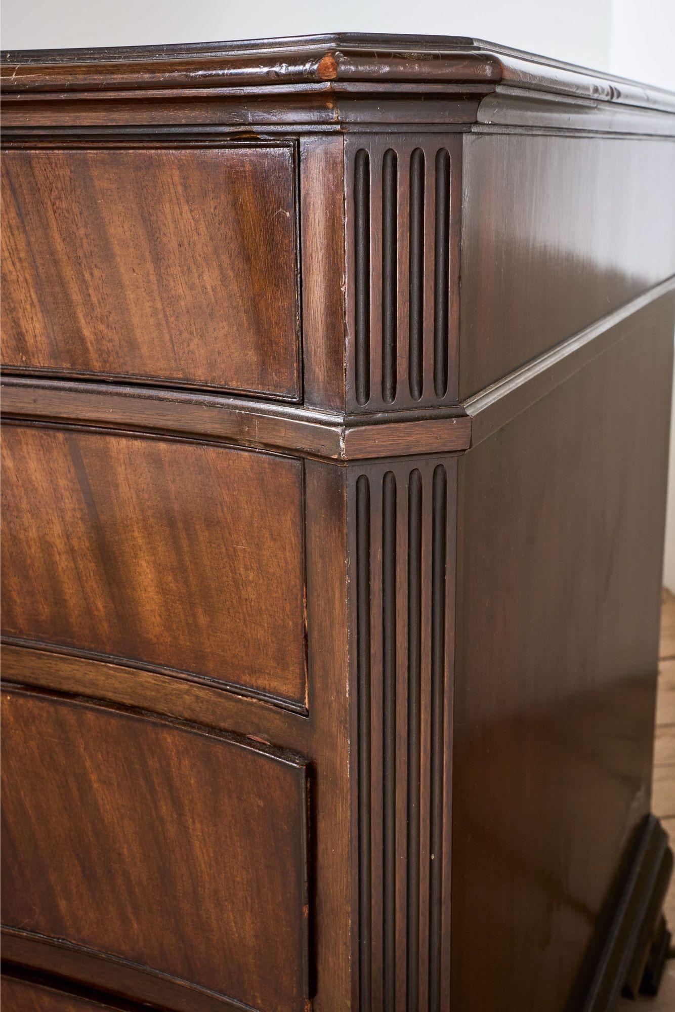 Pair of 1920's Serpentine fronted mahogany Jewellers chest of drawers For Sale 3