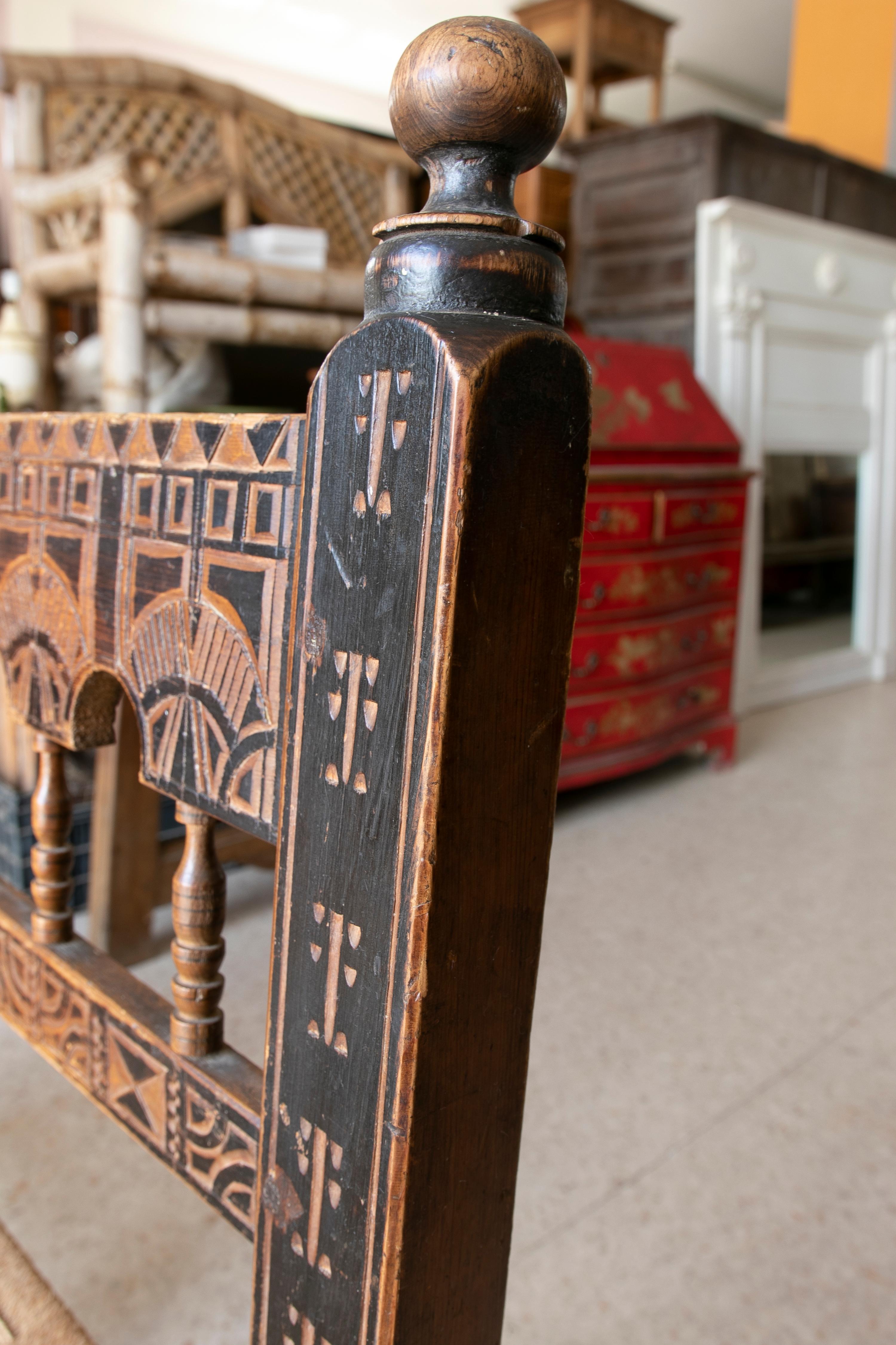 Pair of 1920s Spanish Hand Carved Painted Wooden Chairs w/ Woven Bulrush Seats For Sale 6