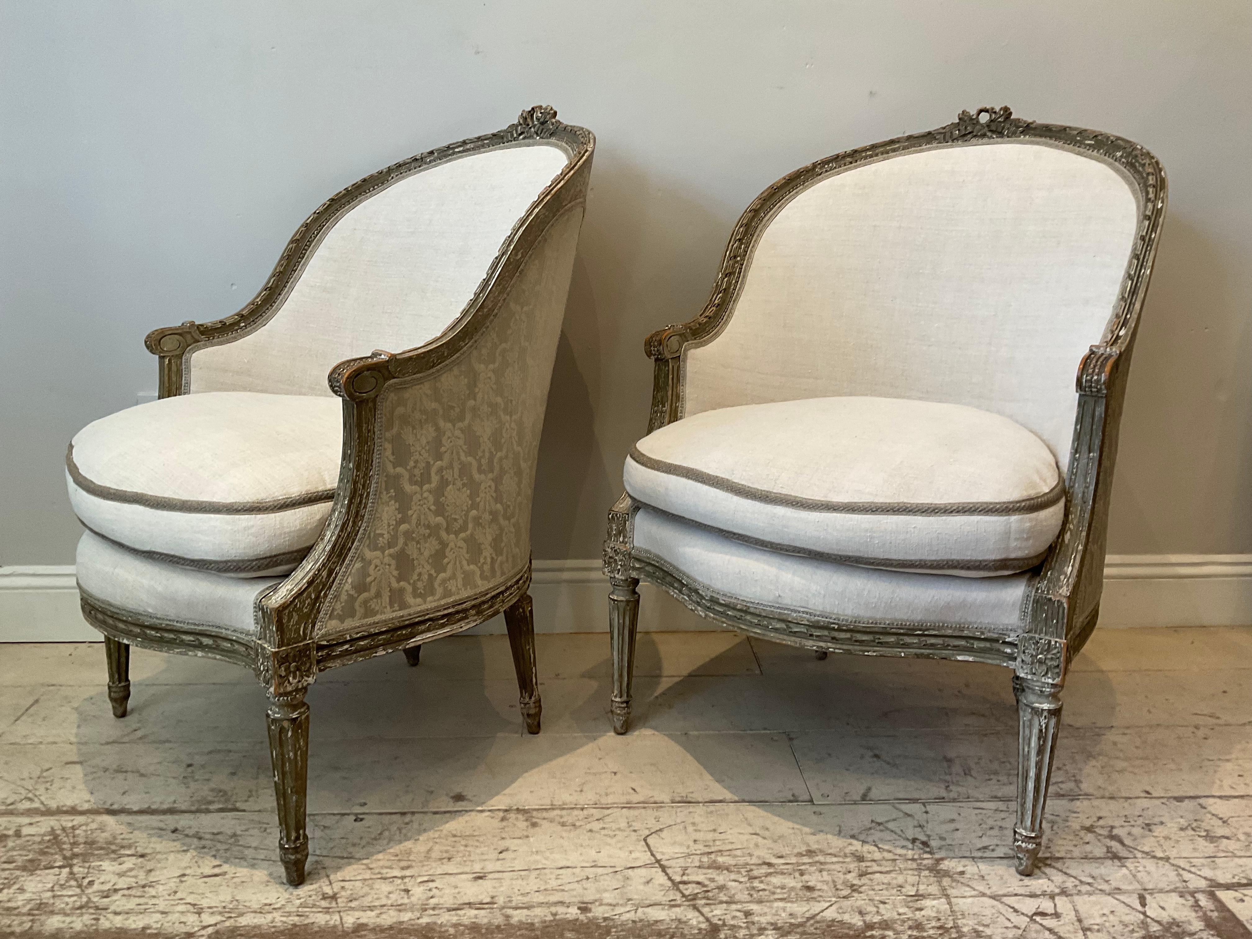 Louis XVI Pair of 1920s Swedish Painted Armchairs Upholstered in French Linen