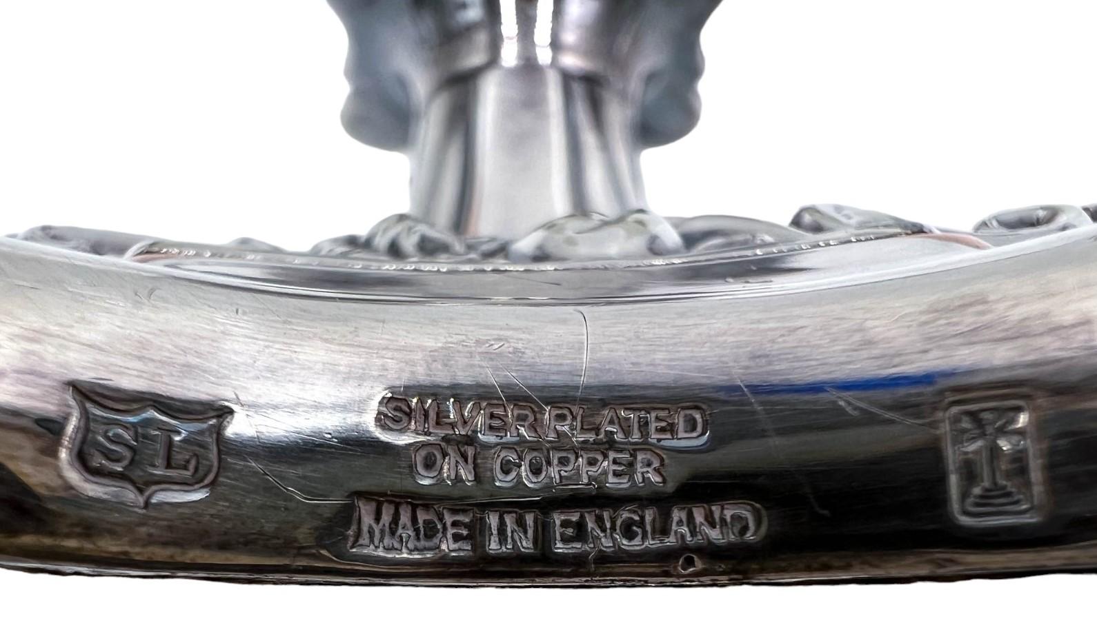 Paire de candélabres/bougeoirs en métal argenté William Suckling Ltd anglais des années 1920 en vente 10
