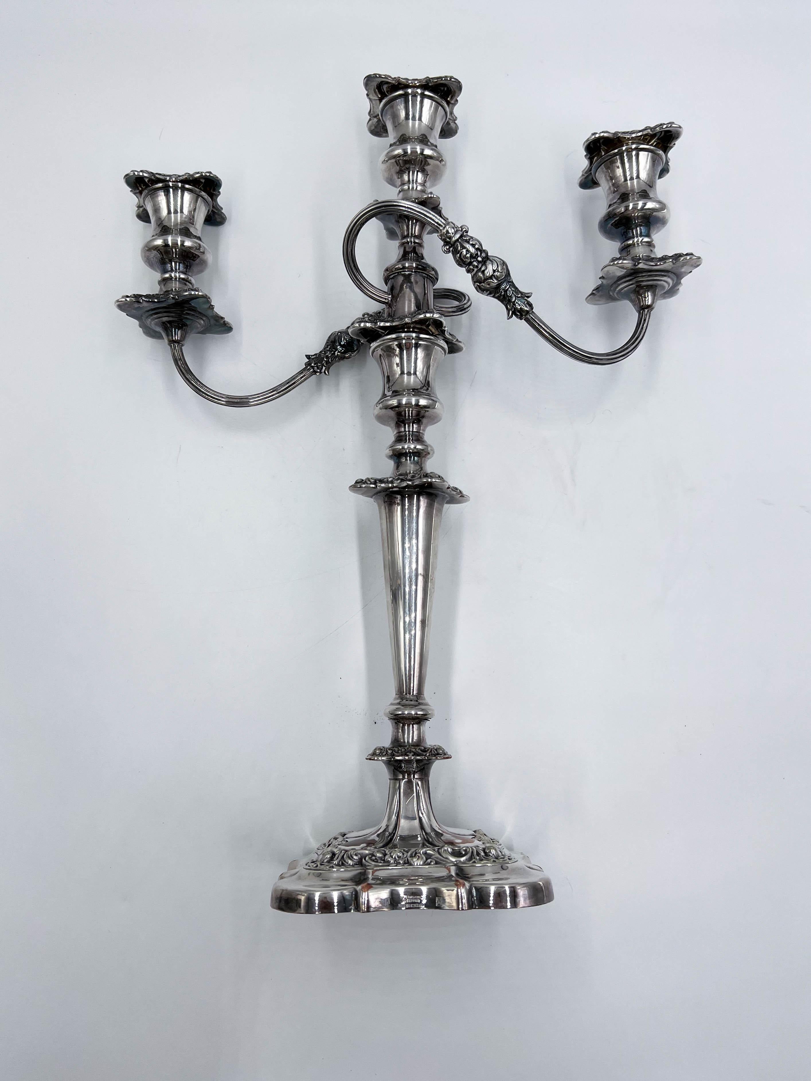 Paire de candélabres/bougeoirs en métal argenté William Suckling Ltd anglais des années 1920 en vente 8
