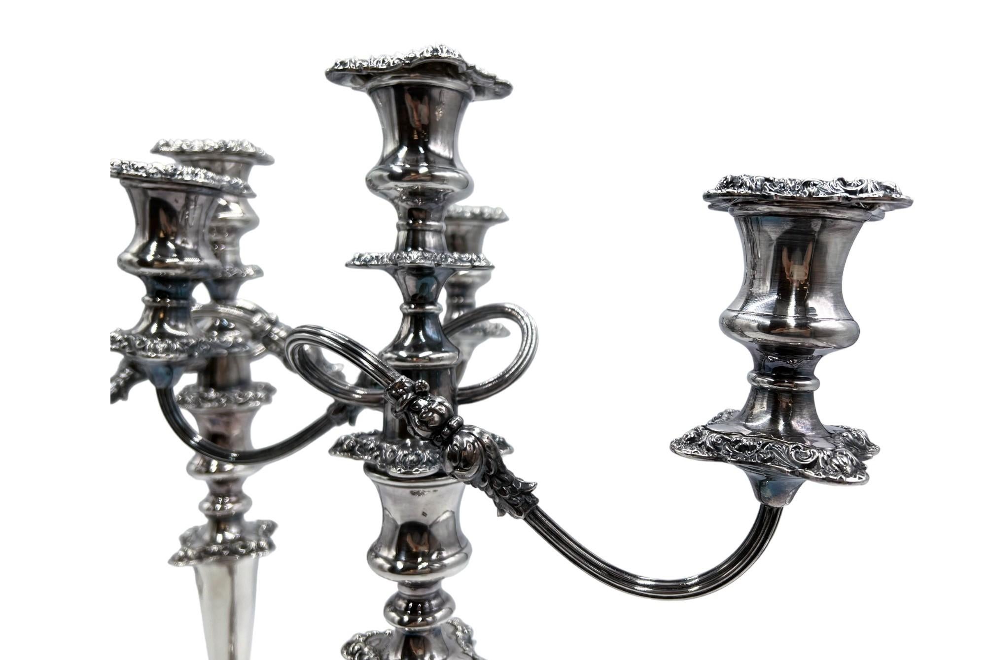 Paire de candélabres/bougeoirs en métal argenté William Suckling Ltd anglais des années 1920 en vente 4