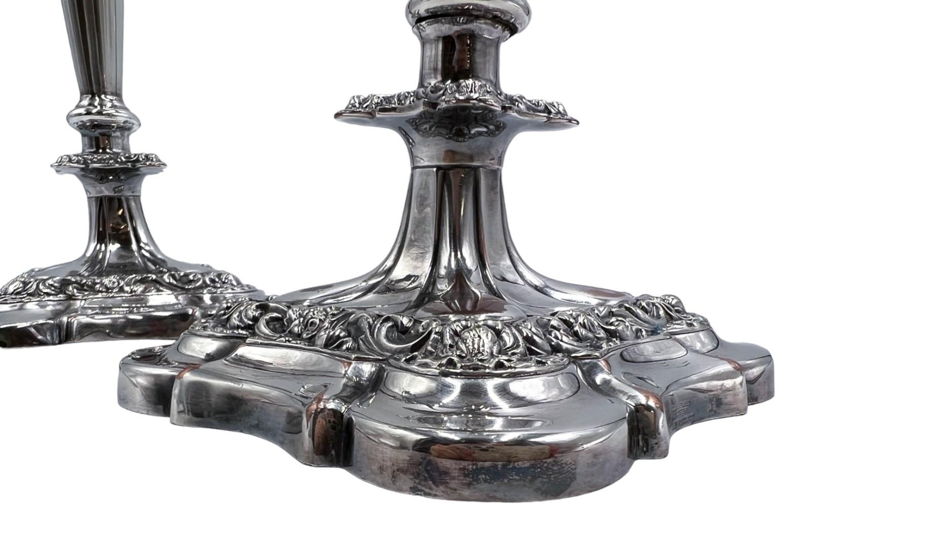 Paire de candélabres/bougeoirs en métal argenté William Suckling Ltd anglais des années 1920 en vente 9