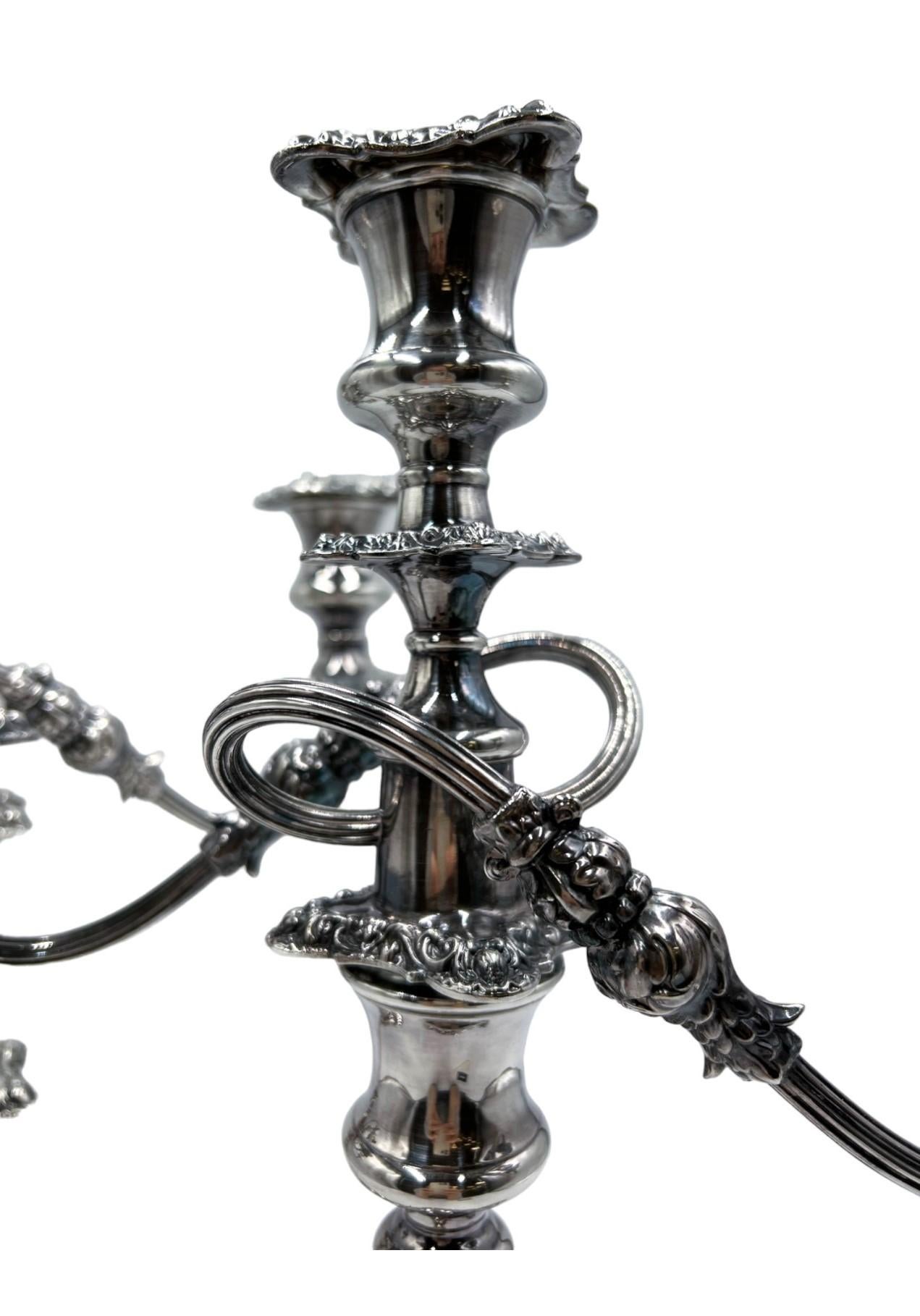 Paire de candélabres/bougeoirs en métal argenté William Suckling Ltd anglais des années 1920 en vente 5