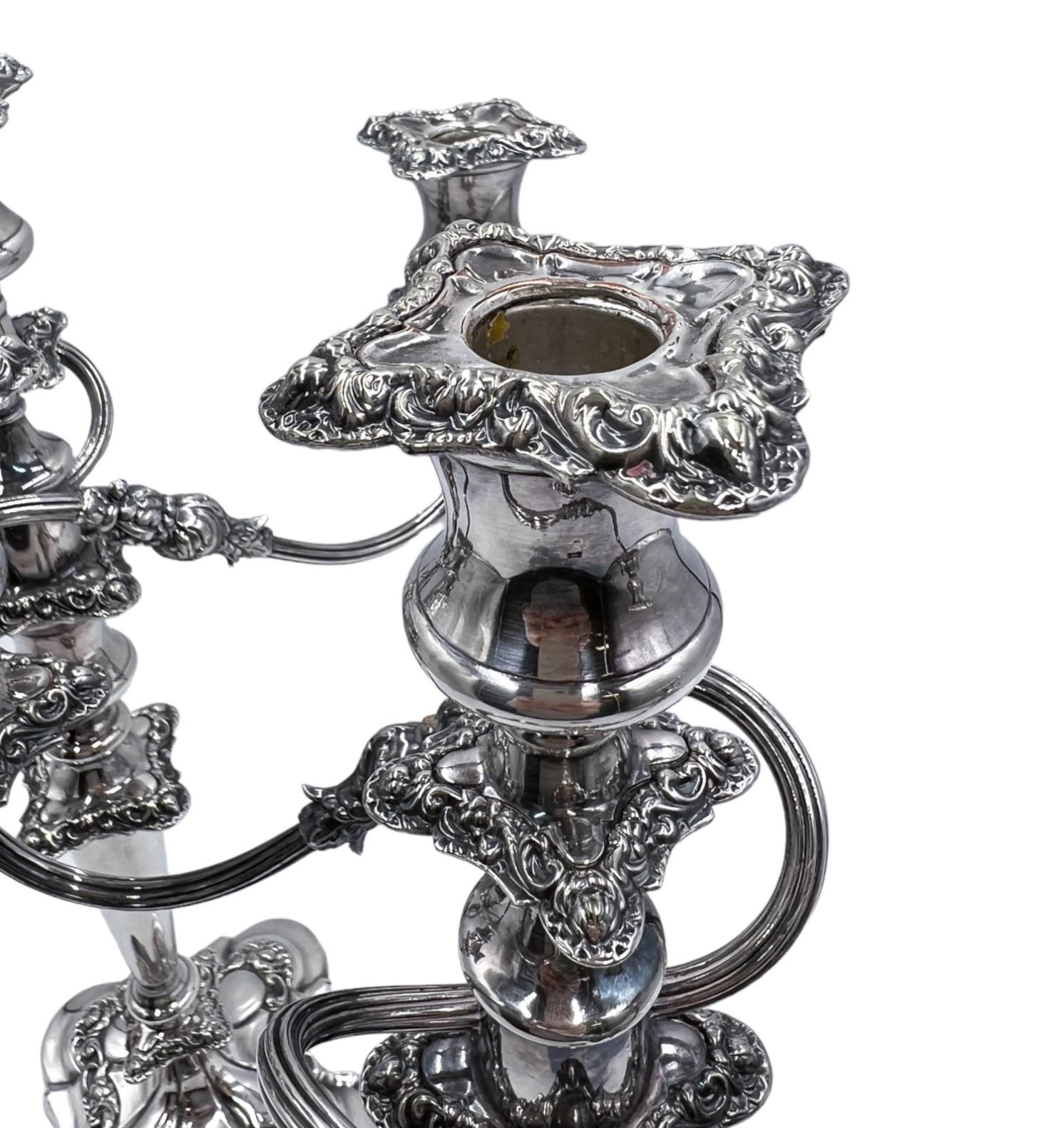 Paire de candélabres/bougeoirs en métal argenté William Suckling Ltd anglais des années 1920 en vente 2