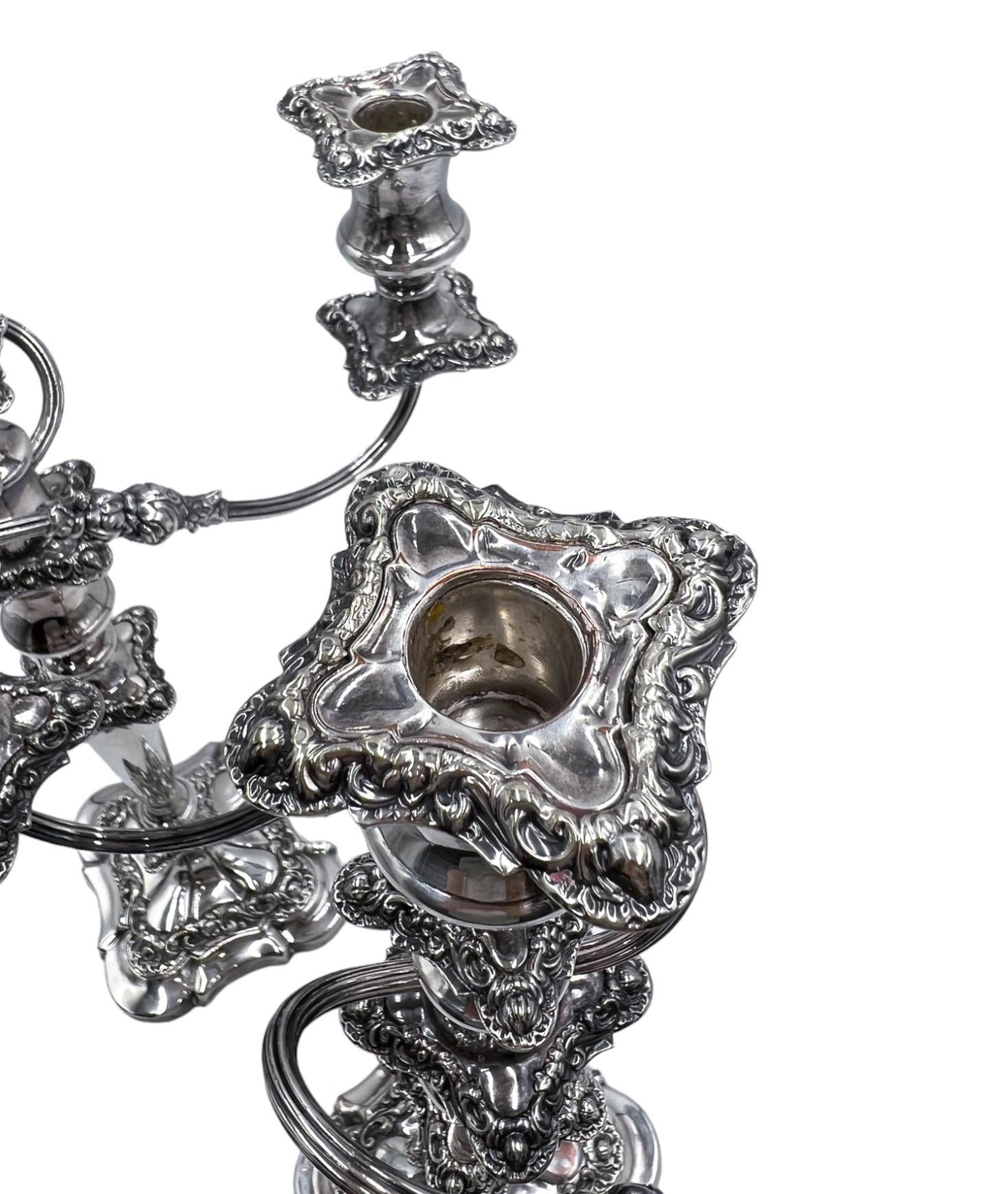 Paire de candélabres/bougeoirs en métal argenté William Suckling Ltd anglais des années 1920 en vente 1