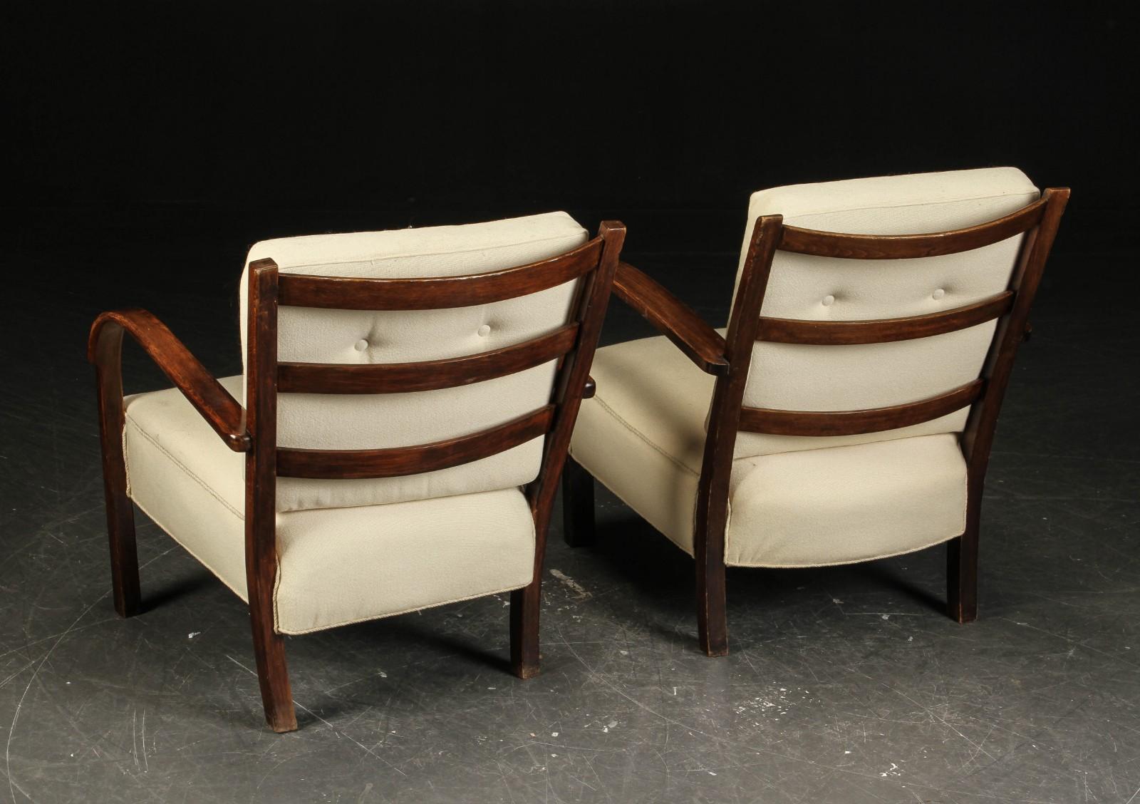 Pair of 1930s-1940s Danish Easy Chairs with Open Armrests by Fritz Hansen In Good Condition In Bridgeport, CT