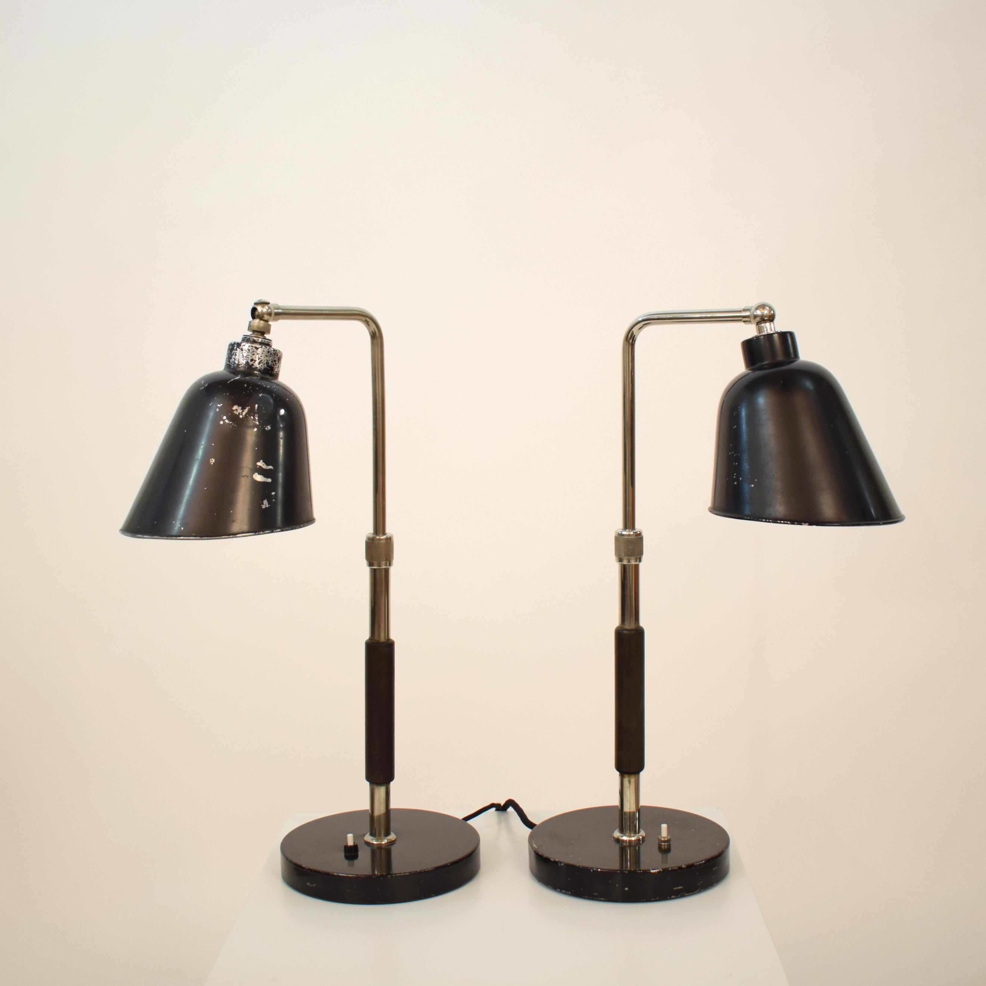 Paar Bauhaus-Tischlampen GOETHE von Christian Dell für Bünte & Remmler aus dem Jahr 1930 (Lackiert) im Angebot