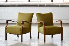 Paar dänische Sessel mit offenen Armlehnen aus den 1930er-1940er Jahren Spätes Art déco