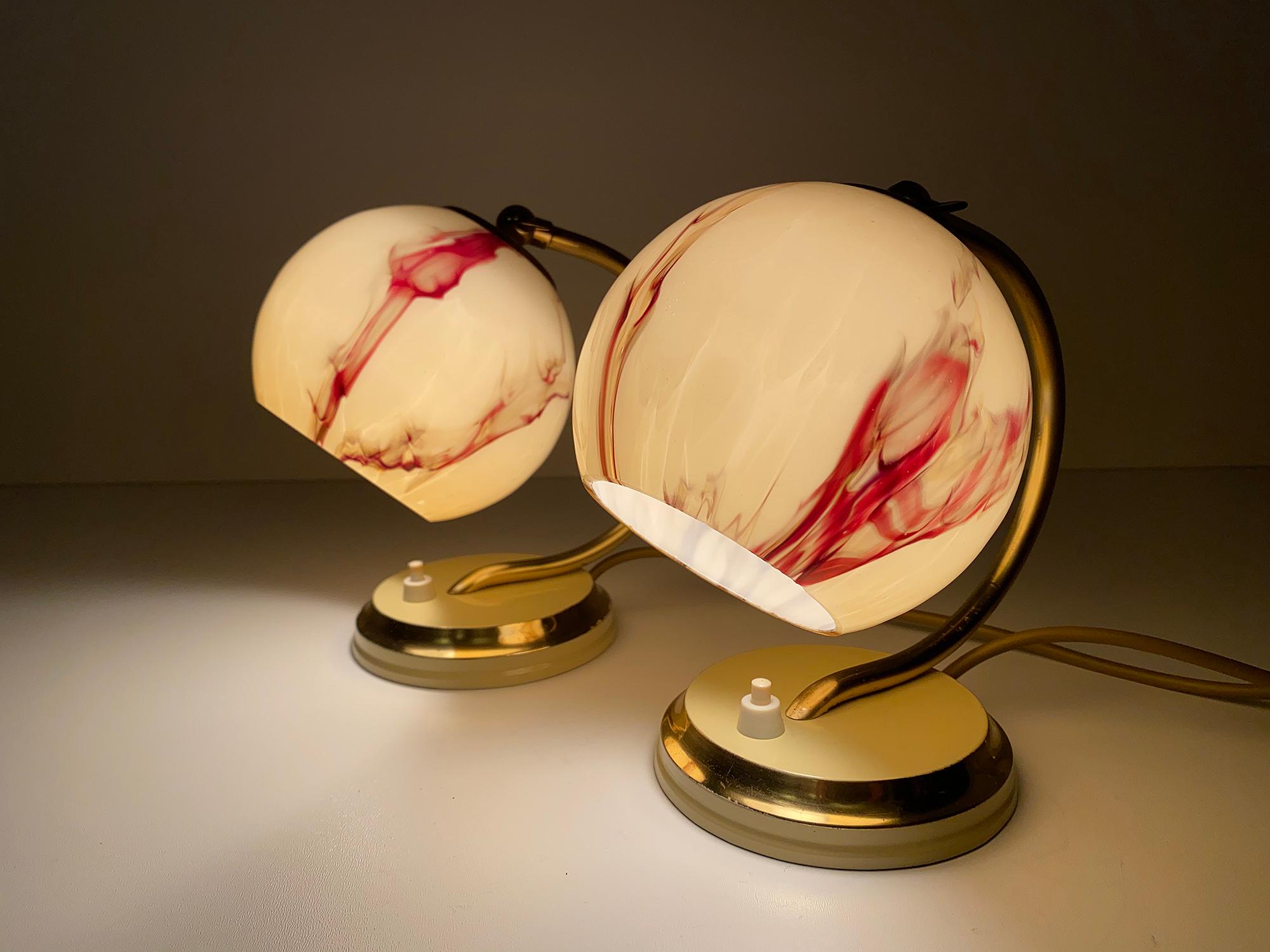 Pair  Art Deco Bauhaus Table Lamps Lights, Brass and Opaline Obxlood Glass, 1930 In Good Condition For Sale In Bremen, DE