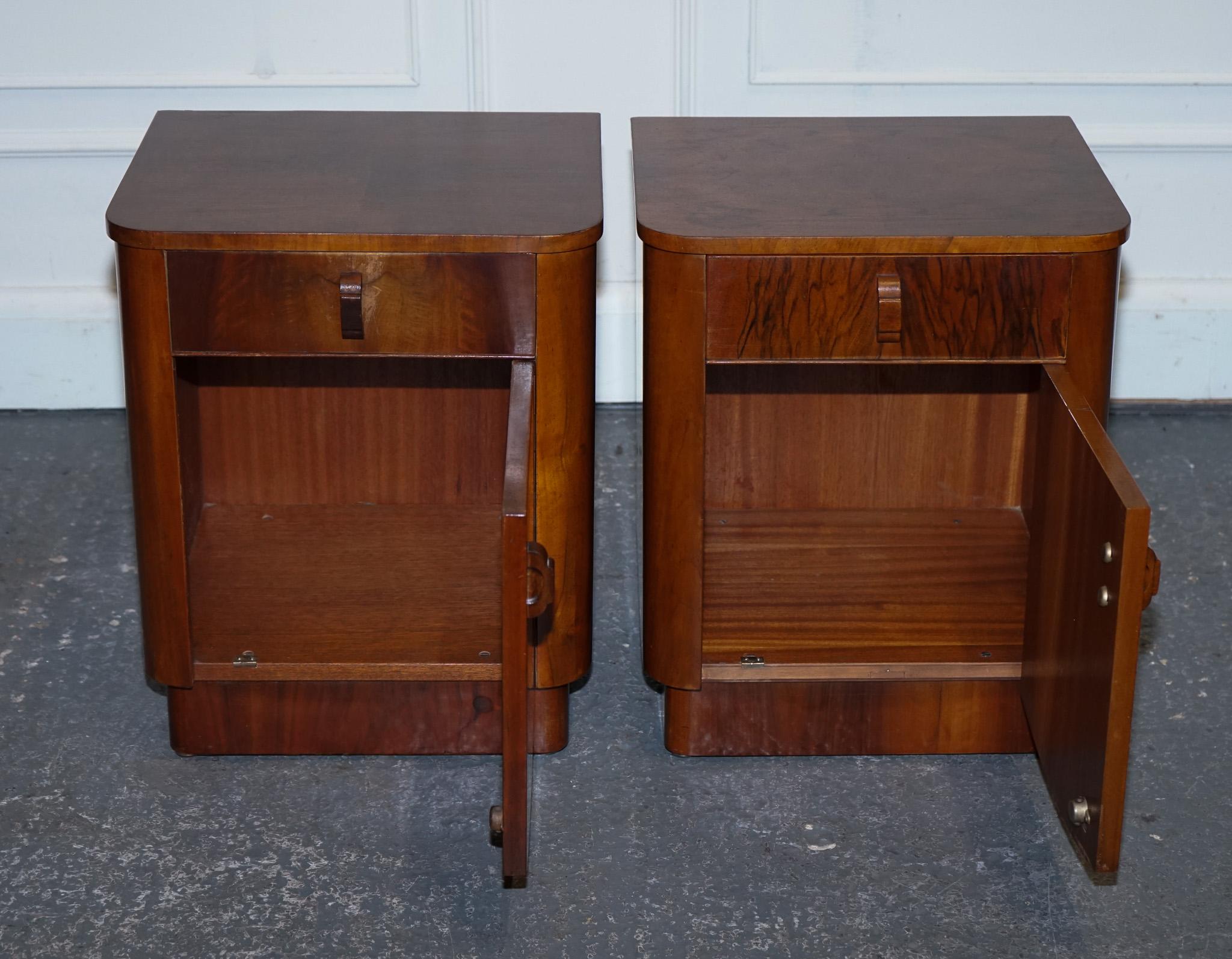 paire de tables de lit en noyer bure art déco des années 30, tiroirs et vaisselles en vente 3
