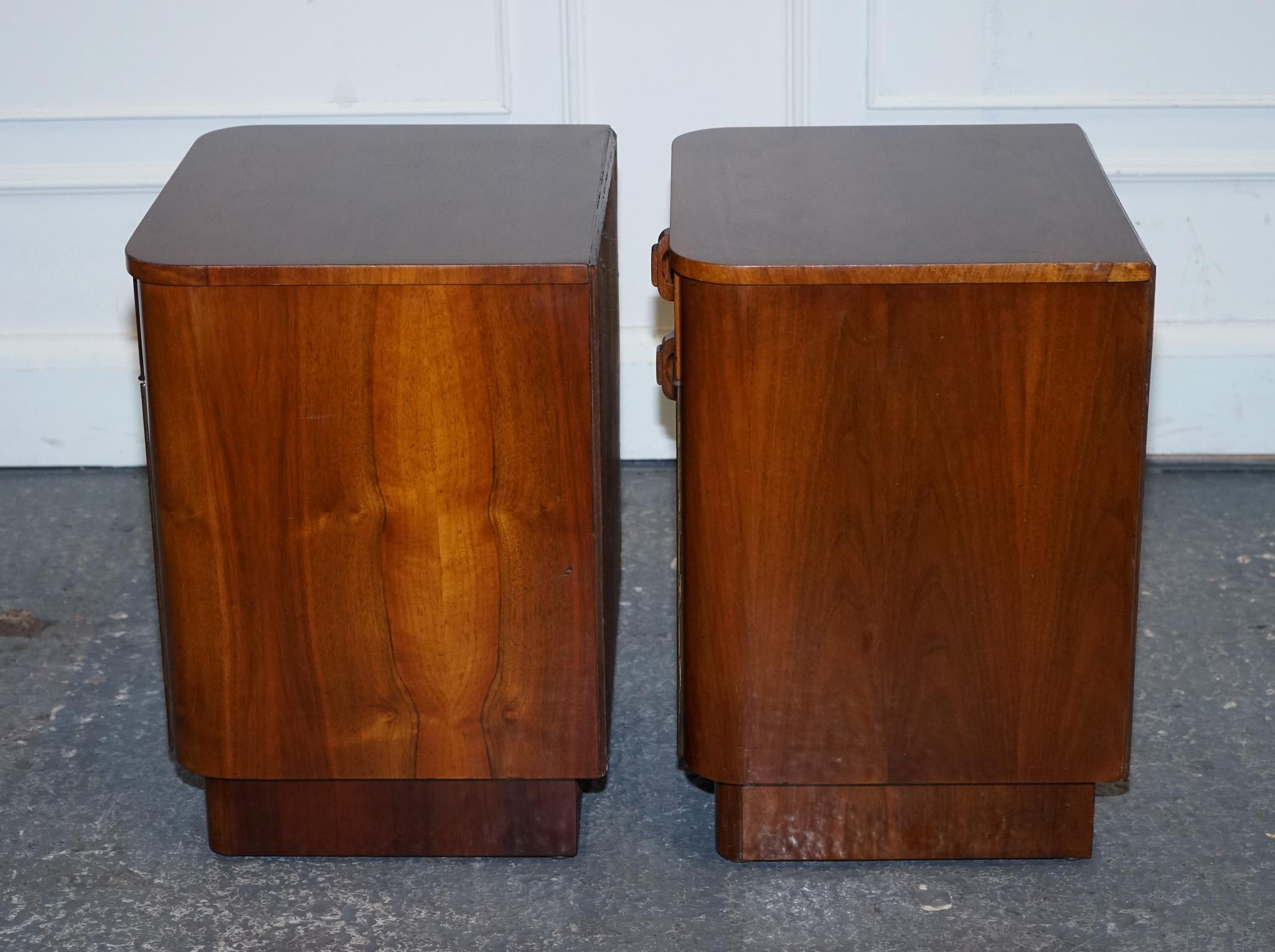 paire de tables de lit en noyer bure art déco des années 30, tiroirs et vaisselles en vente 7