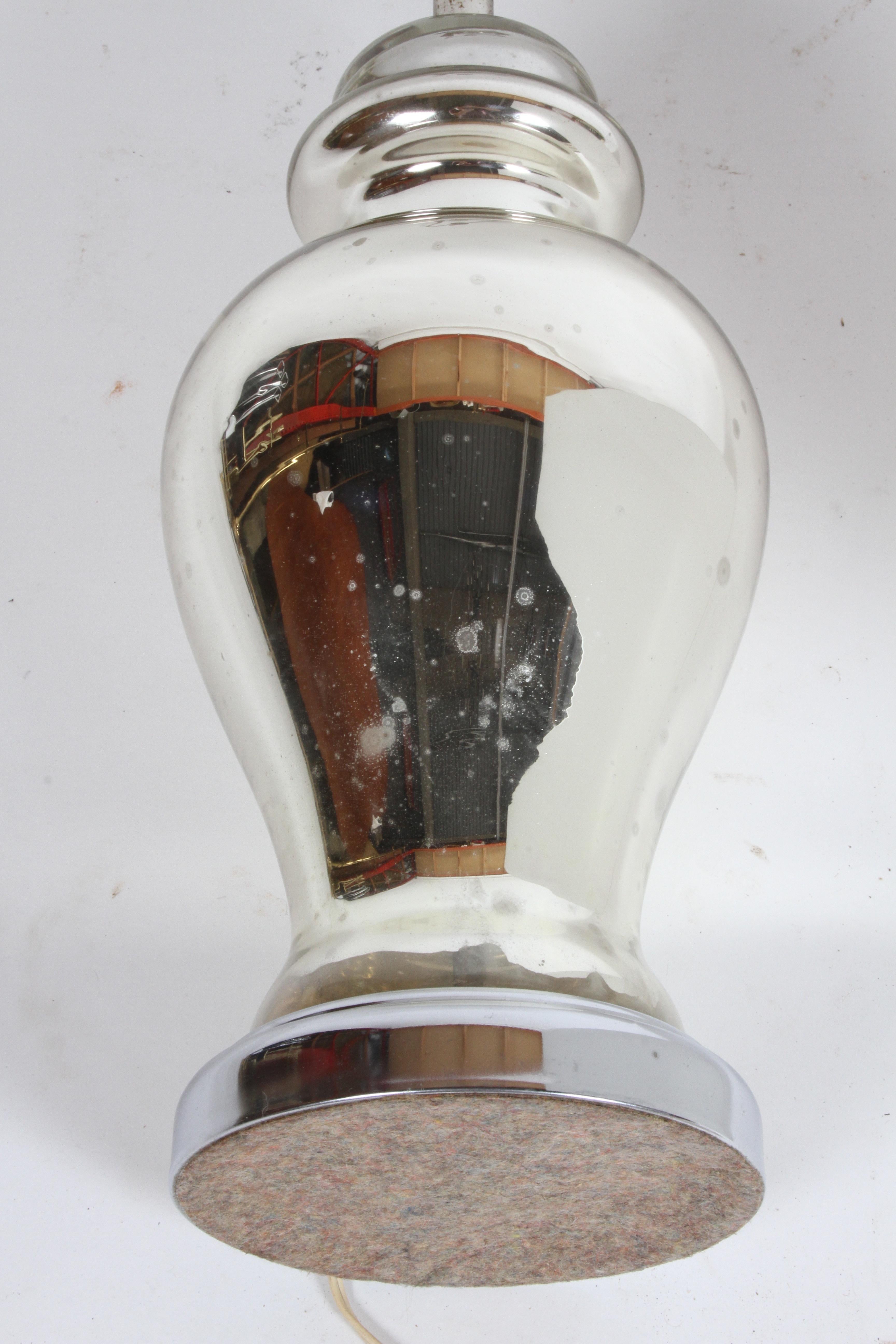 Art déco Pair of 1930s Art Deco Classical French Urn Form Mercury Glass Table Lamps en vente