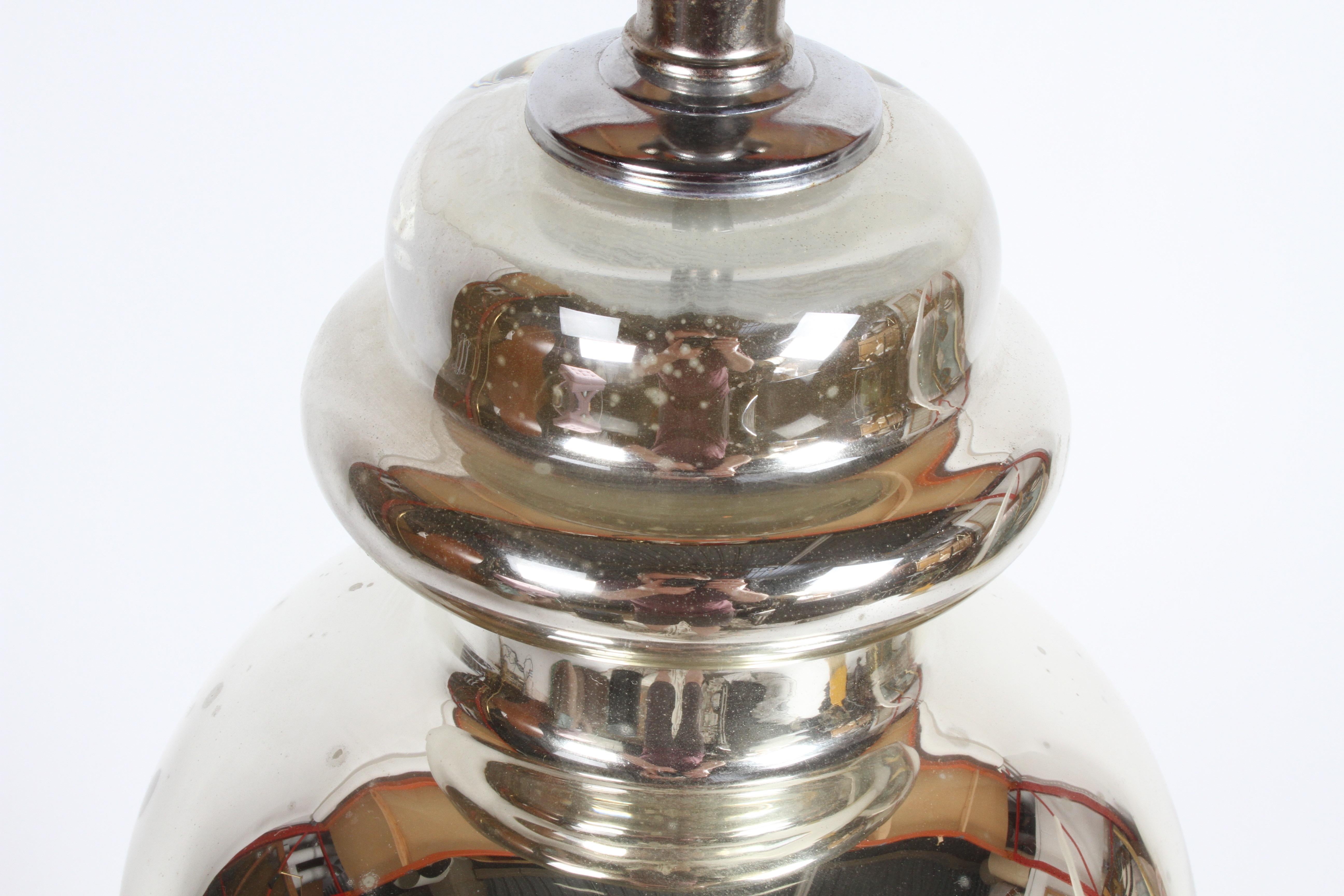 Pair of 1930s Art Deco Classical French Urn Form Mercury Glass Table Lamps Bon état - En vente à St. Louis, MO
