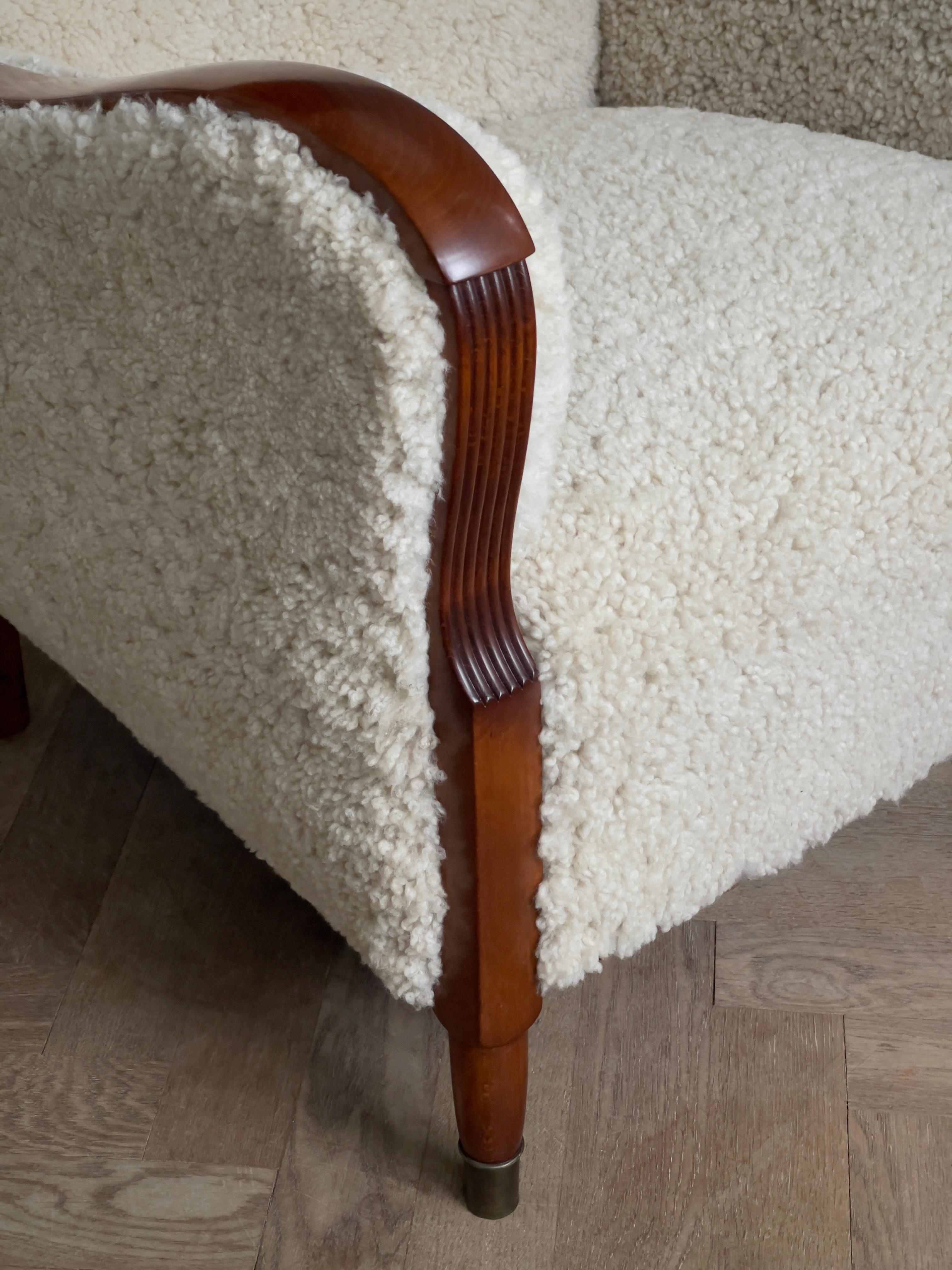 Pair of 1930s Art Deco danish lounge chairs reupholstered in natural sheepskin. For Sale 7