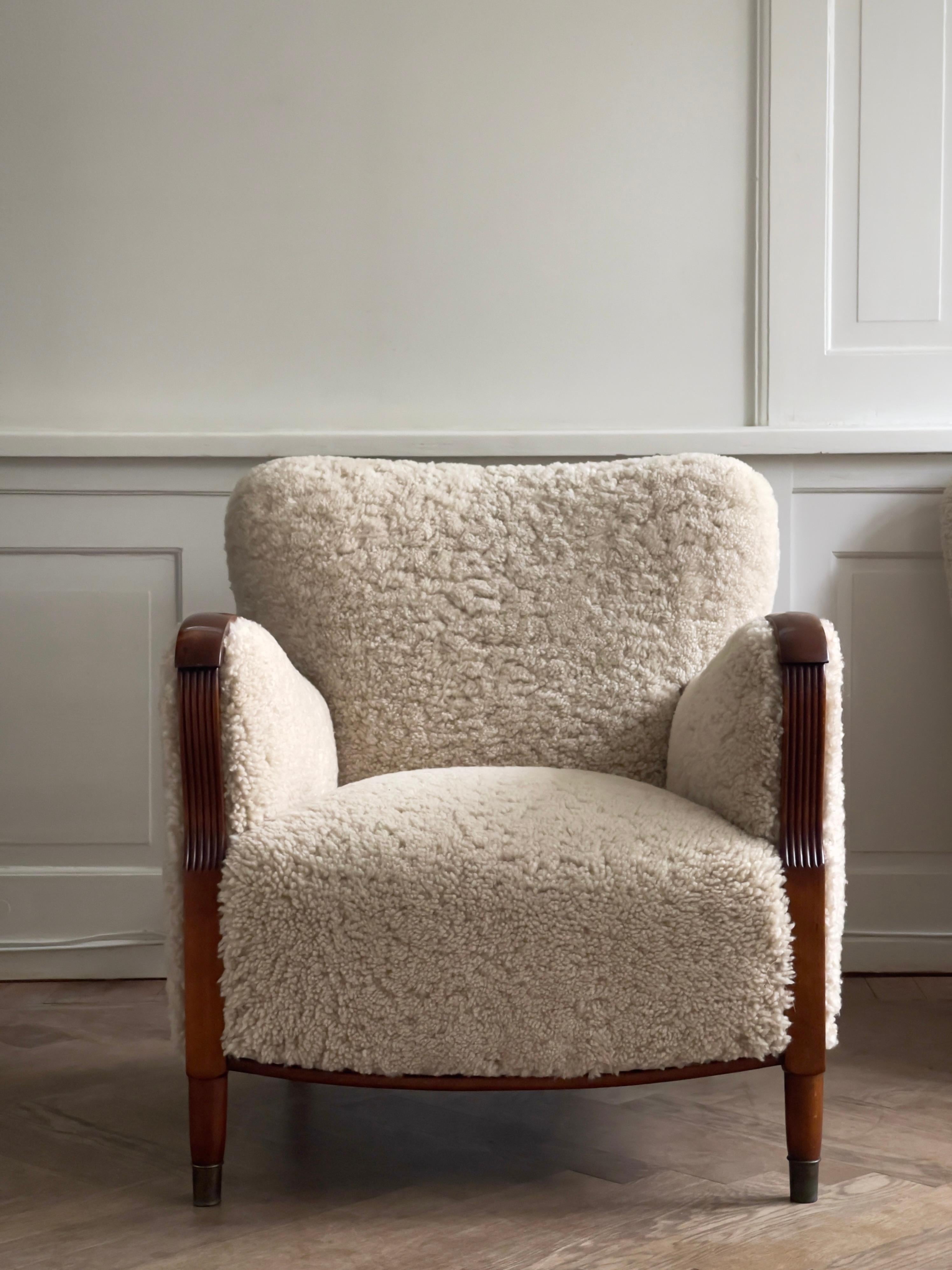 Pair of 1930s Art Deco danish lounge chairs reupholstered in natural sheepskin. For Sale 11