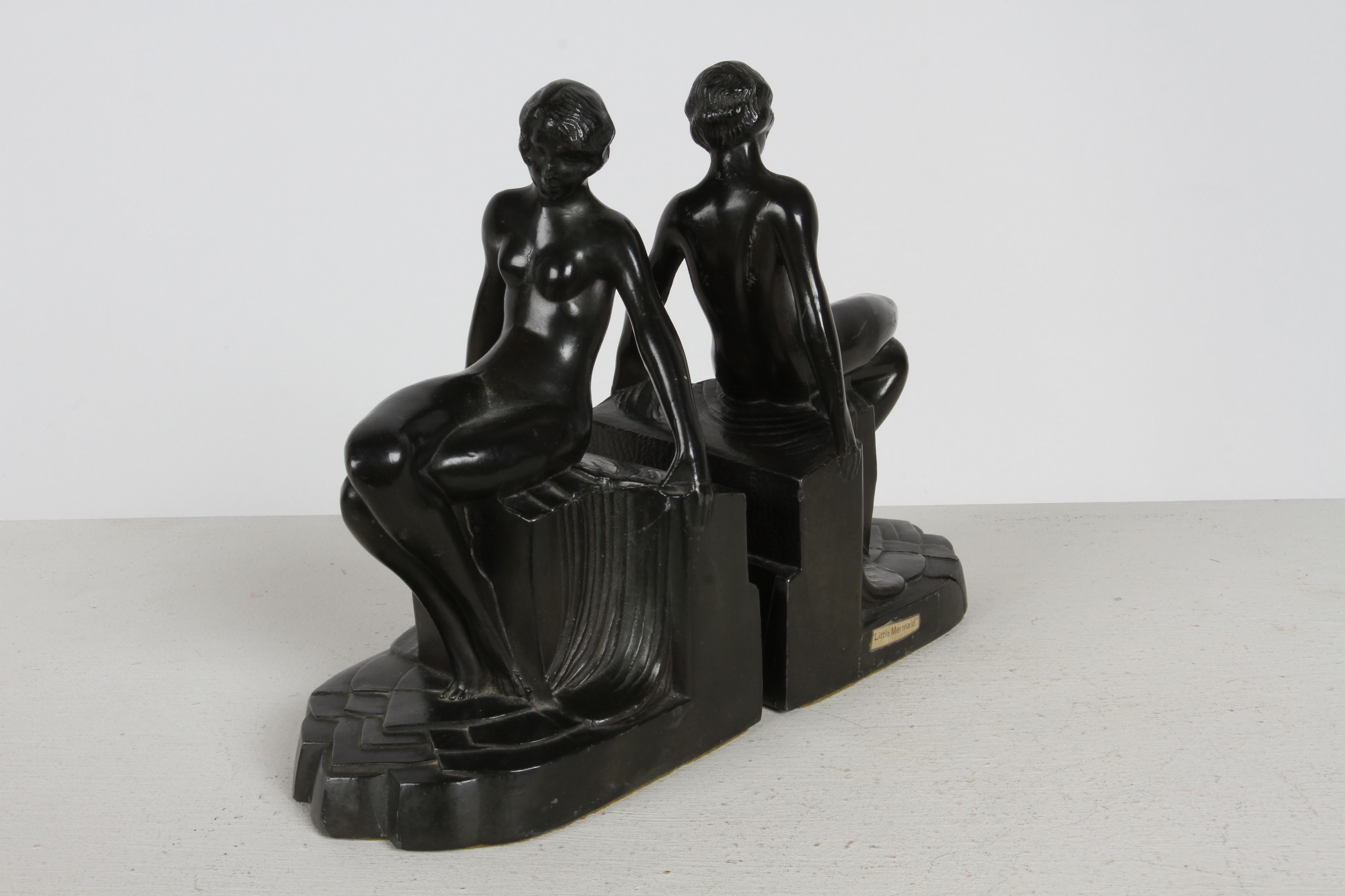 Pair of 1930s Art Deco Era - Nuart - Nude Flapper Girl Spelter Metal Bookends For Sale 5