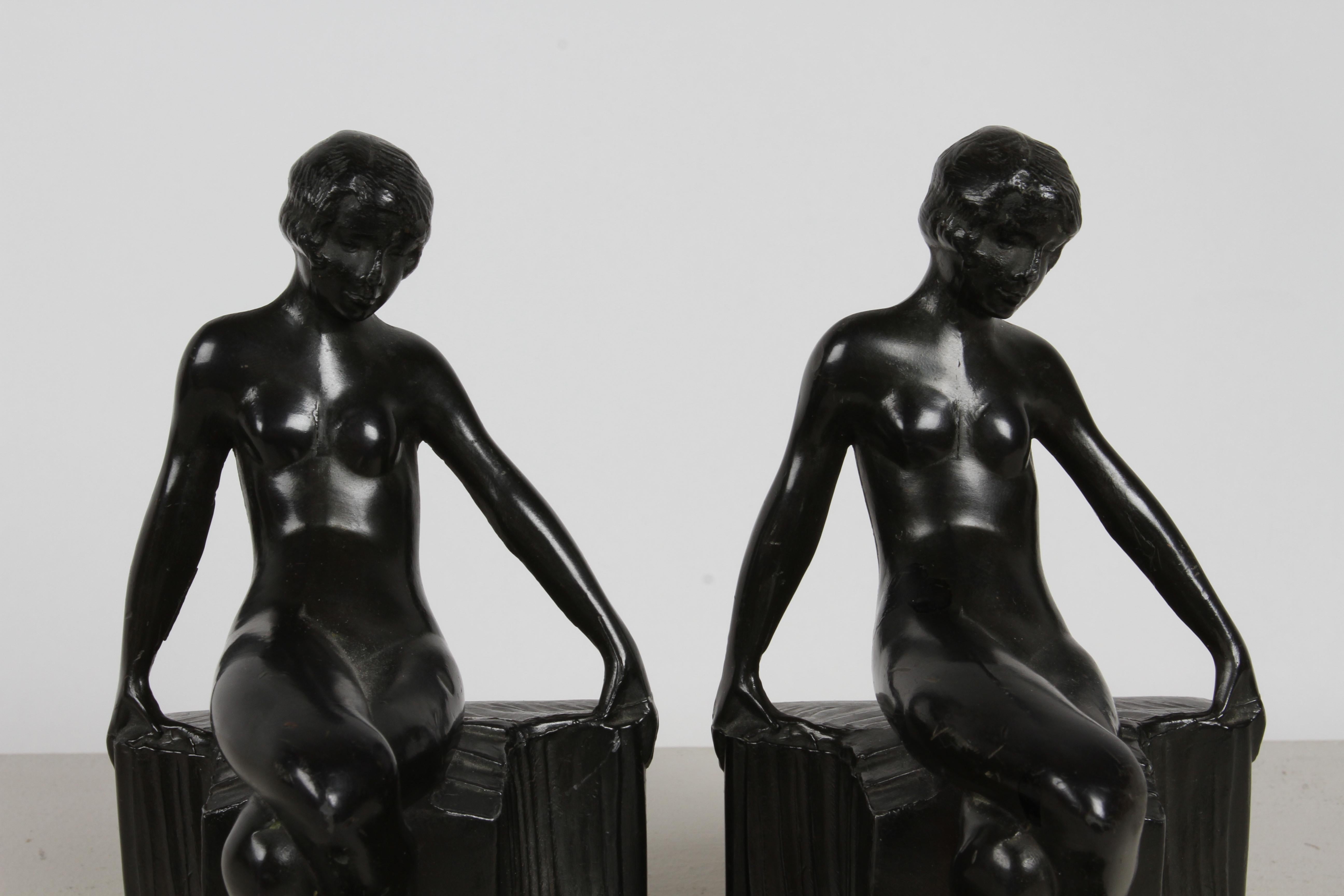 Pair of 1930s Art Deco Era - Nuart - Nude Flapper Girl Spelter Metal Bookends For Sale 8