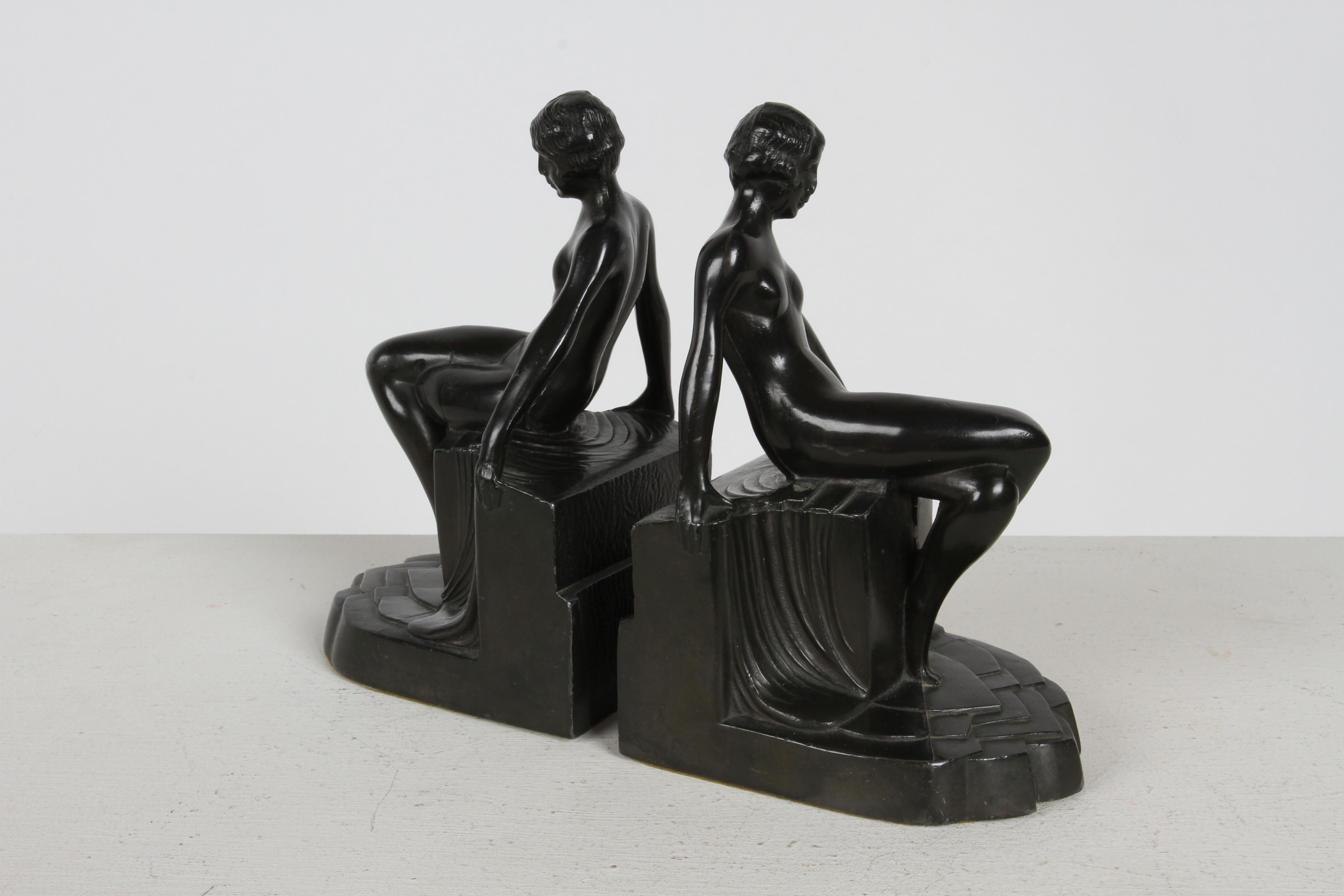 Pair of 1930s Art Deco Era - Nuart - Nude Flapper Girl Spelter Metal Bookends For Sale 1