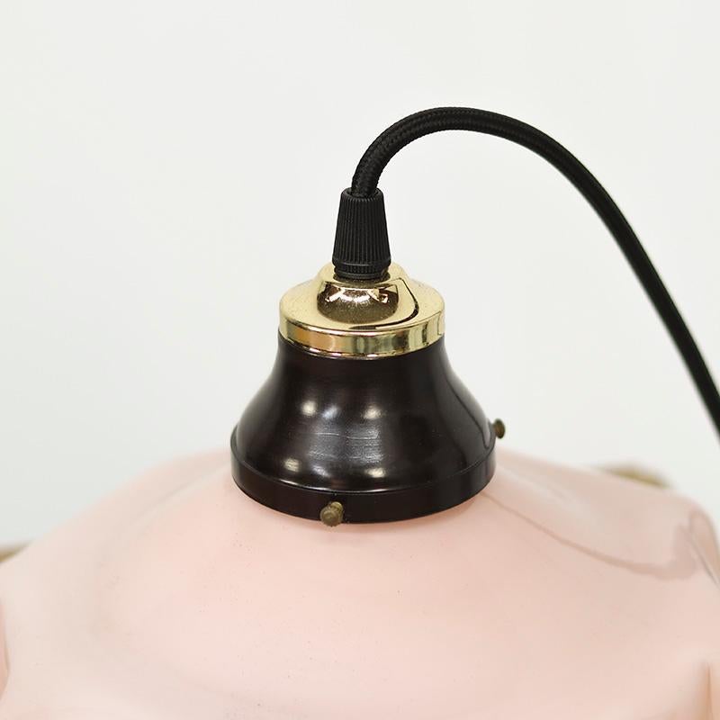 Paar Art Deco Hängelampen in Rosa aus den 1930er Jahren (Deutsch) im Angebot