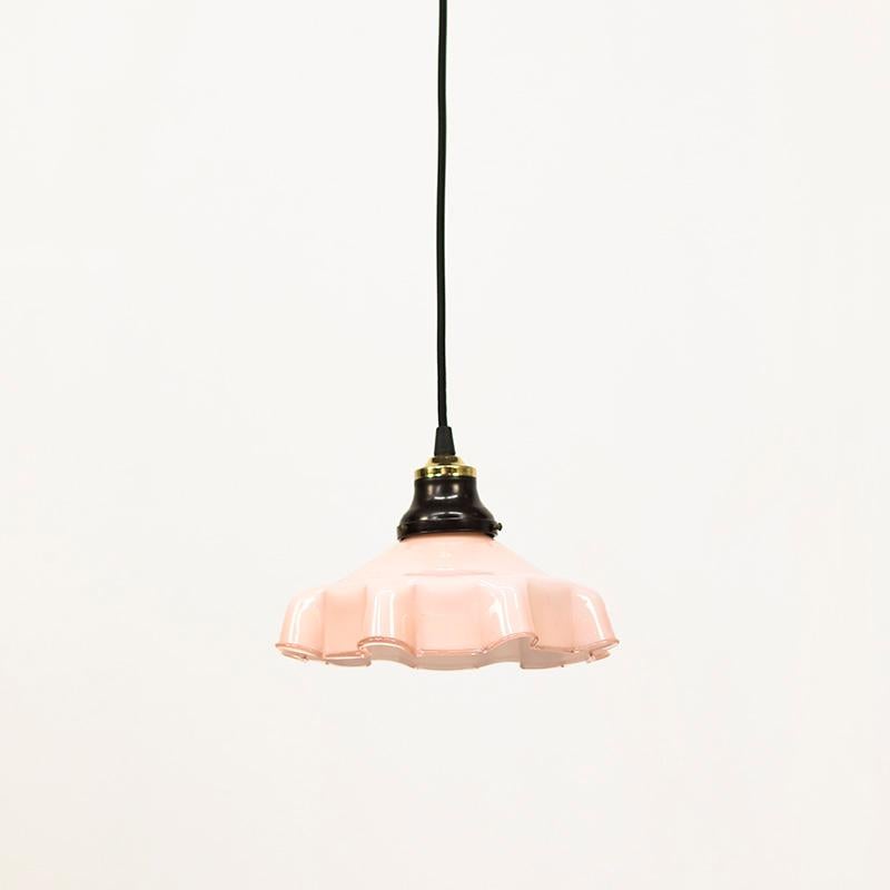 Paar Art Deco Hängelampen in Rosa aus den 1930er Jahren (20. Jahrhundert) im Angebot