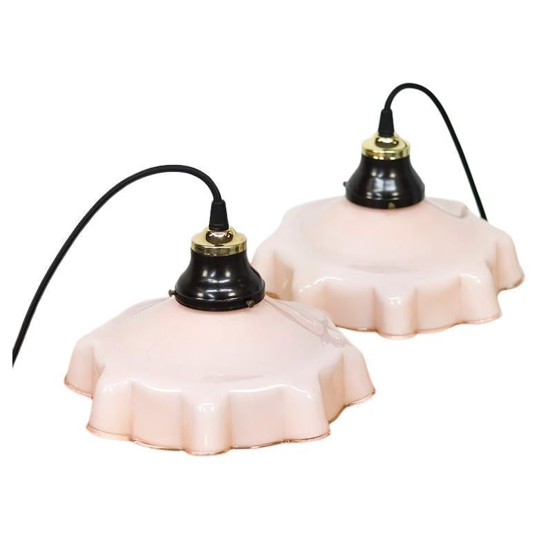 Paar Art Deco Hängelampen in Rosa aus den 1930er Jahren im Angebot