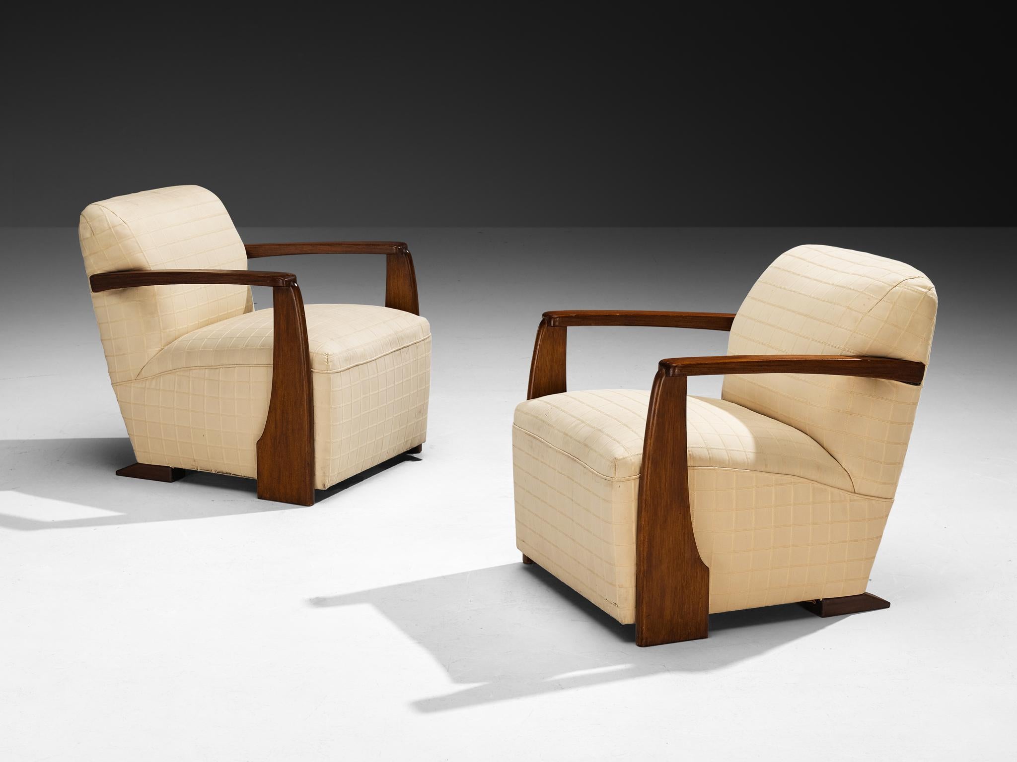 Paire de fauteuils, tissu, acajou, Pays-Bas, années 1930

Ces chaises longues hollandaises Art déco des années 1930 se distinguent par leur corps compact et bas, avec une assise profonde et un rembourrage épais qui met l'accent sur le confort. Ce
