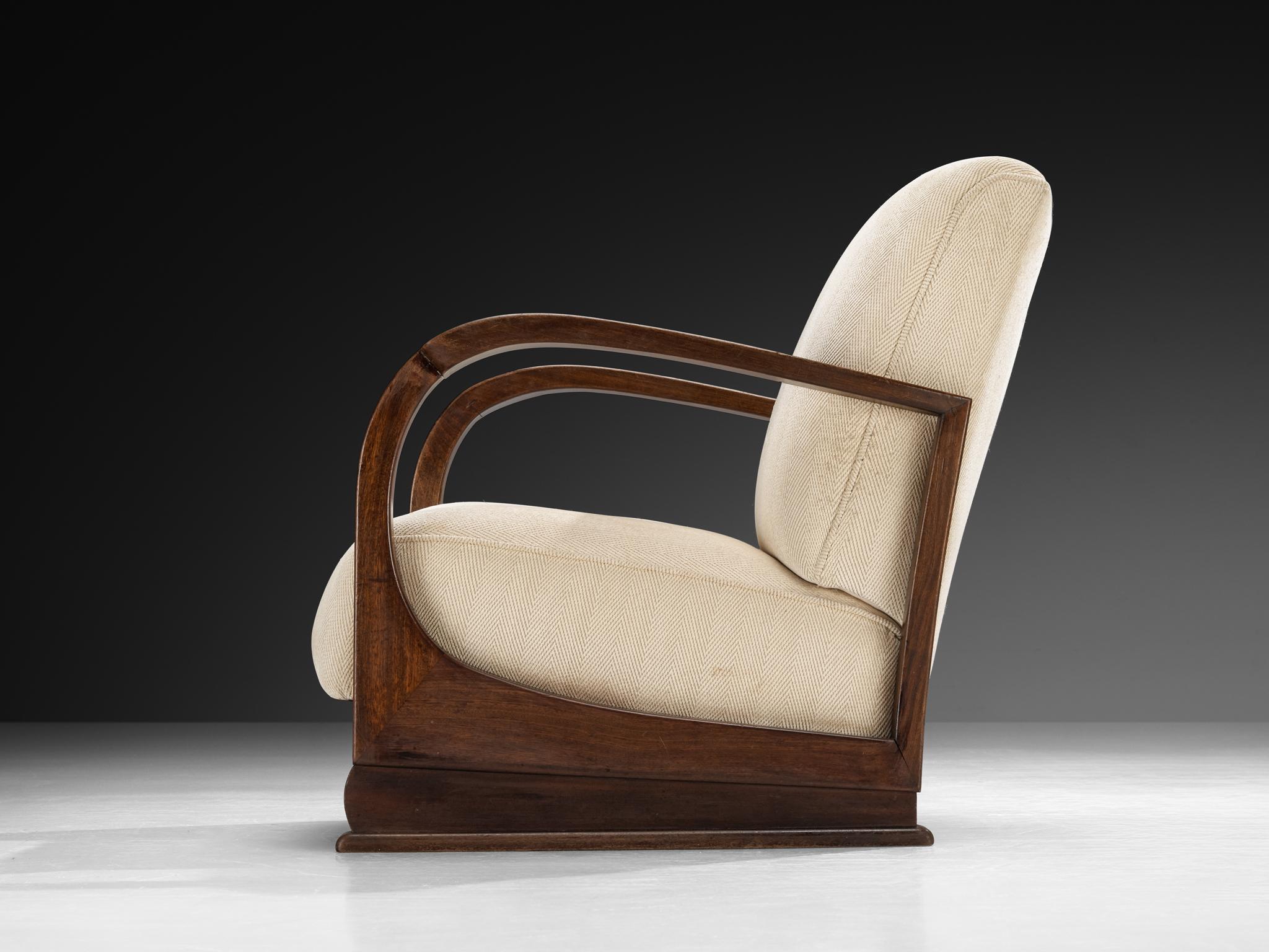 Europeo Coppia di sedie da salotto Art Deco degli anni '30 con braccioli curvi in mogano in vendita