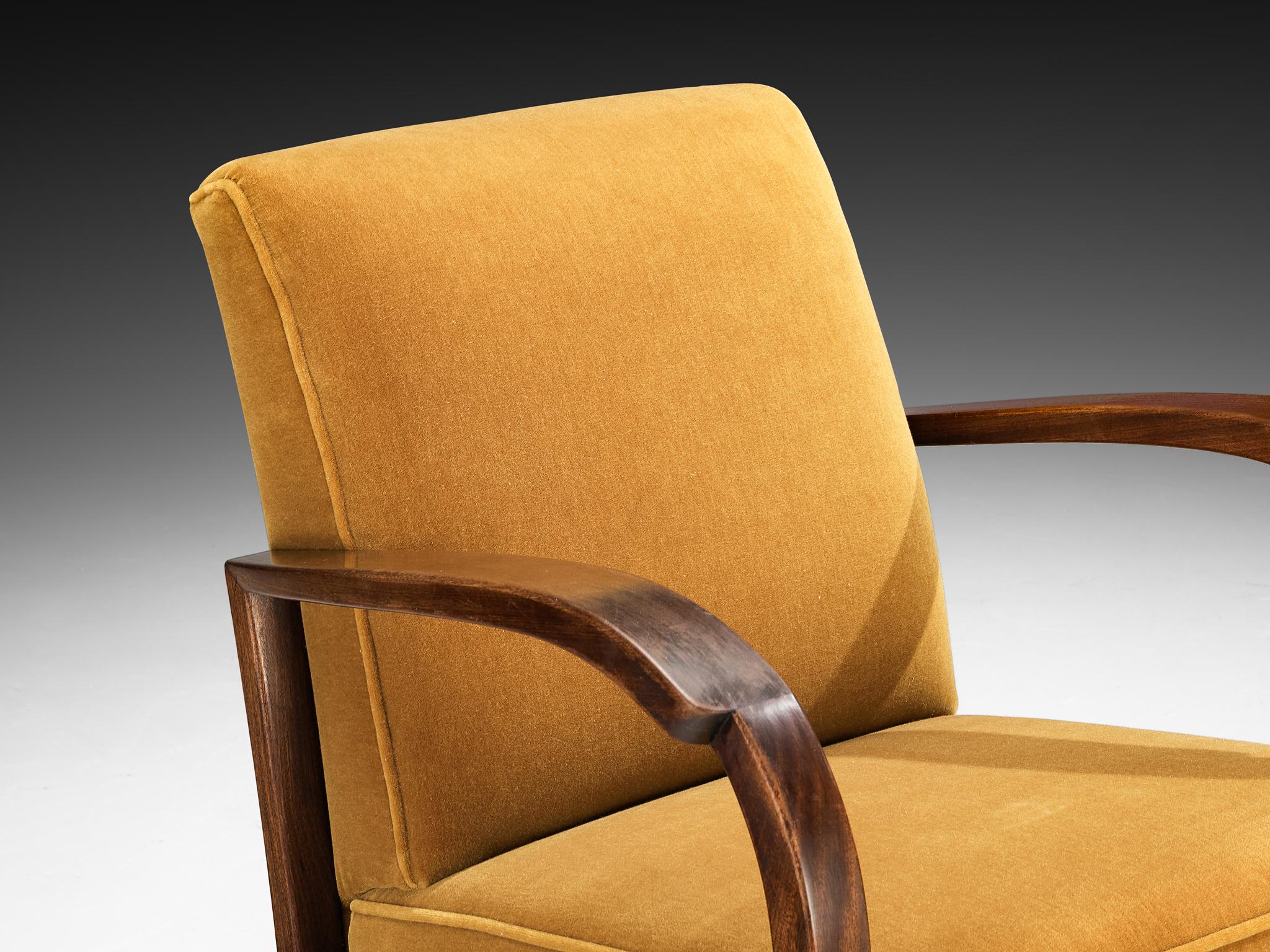Coppia di sedie da salotto Art Deco degli anni '30 con braccioli curvi in mohair di Pierre Frey in vendita 2