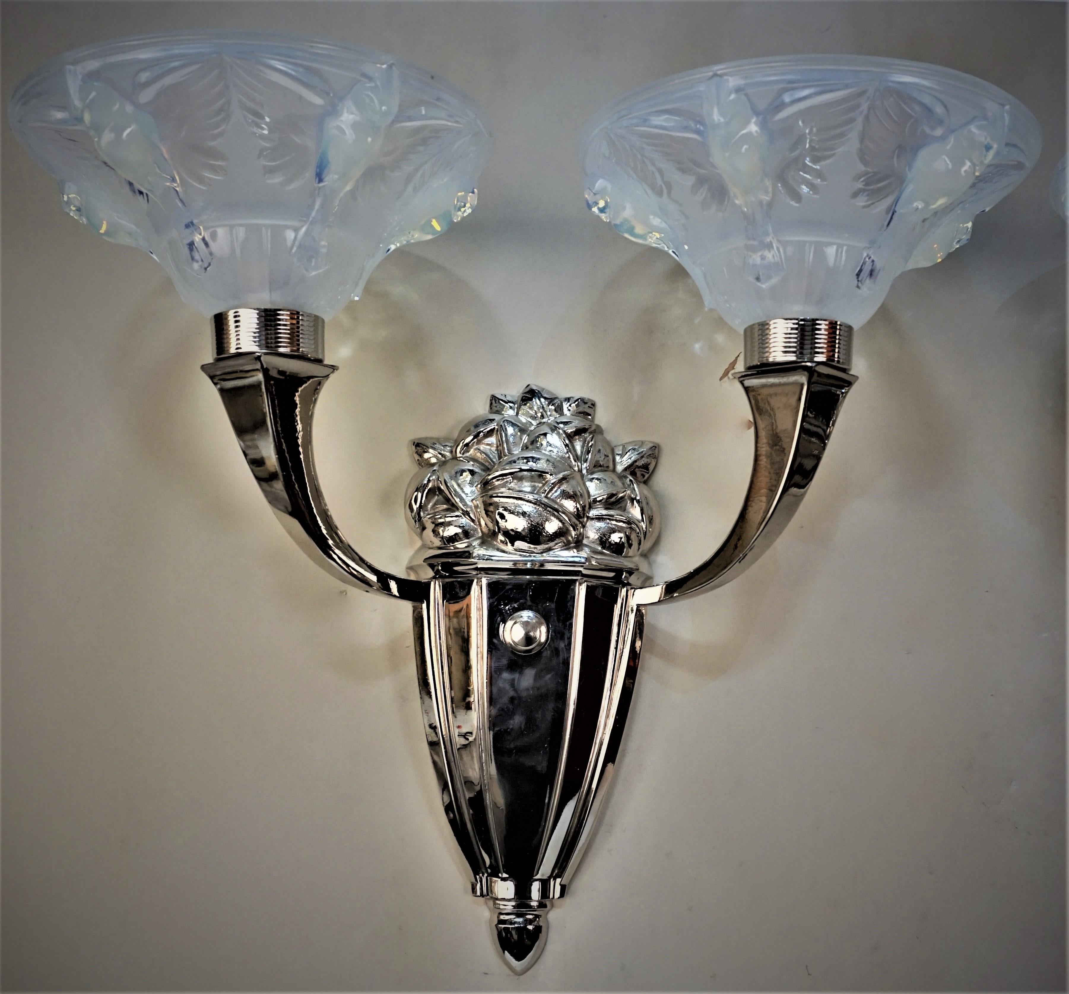 Pair of 1930s Art Deco Nickel Wall Sconces with Design Glass by Boris Lacroix For Sale 2