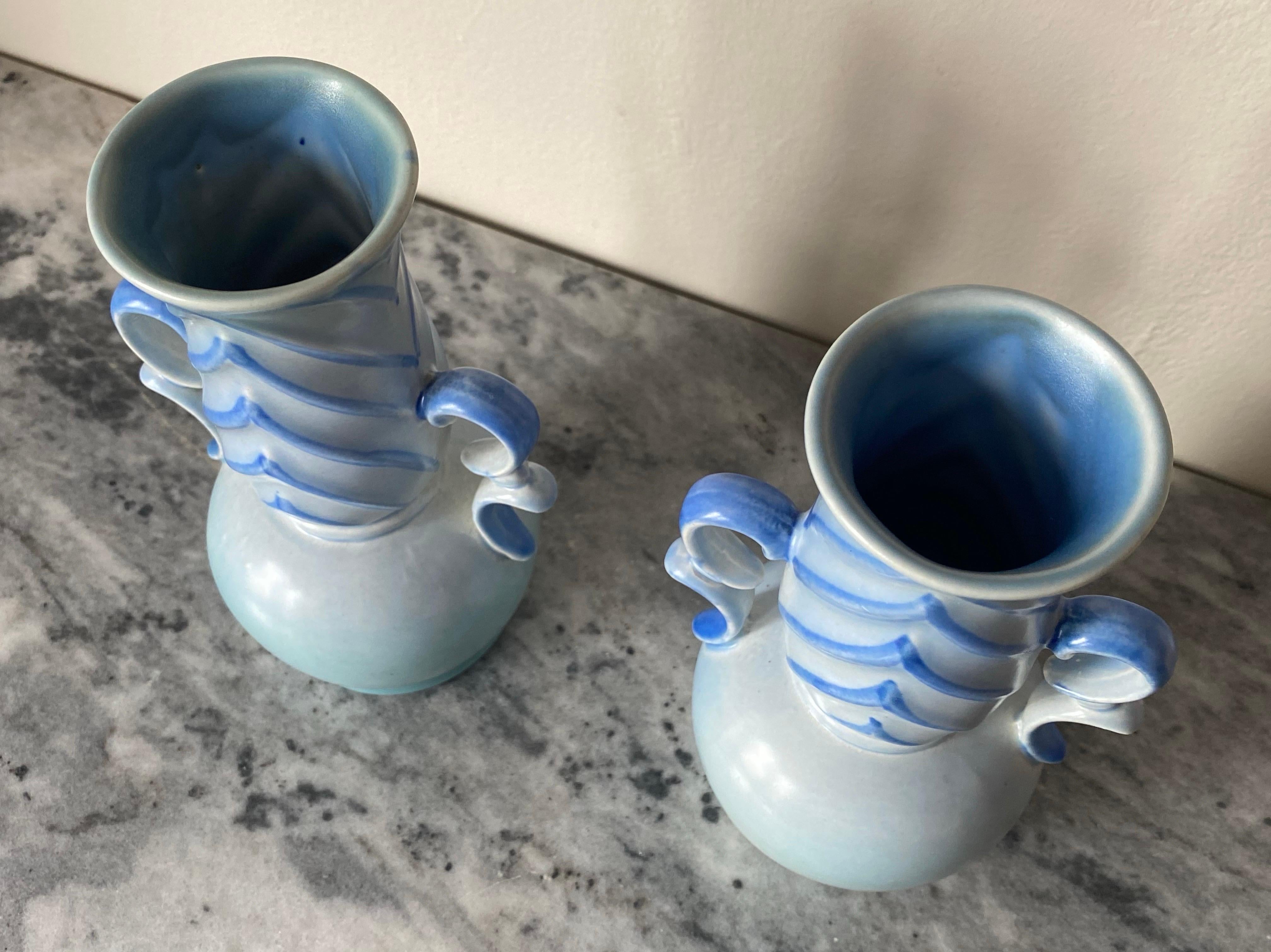 Coppia di vasi in ceramica Art Deco Stangl Pottery blu degli anni '30 in vendita 2