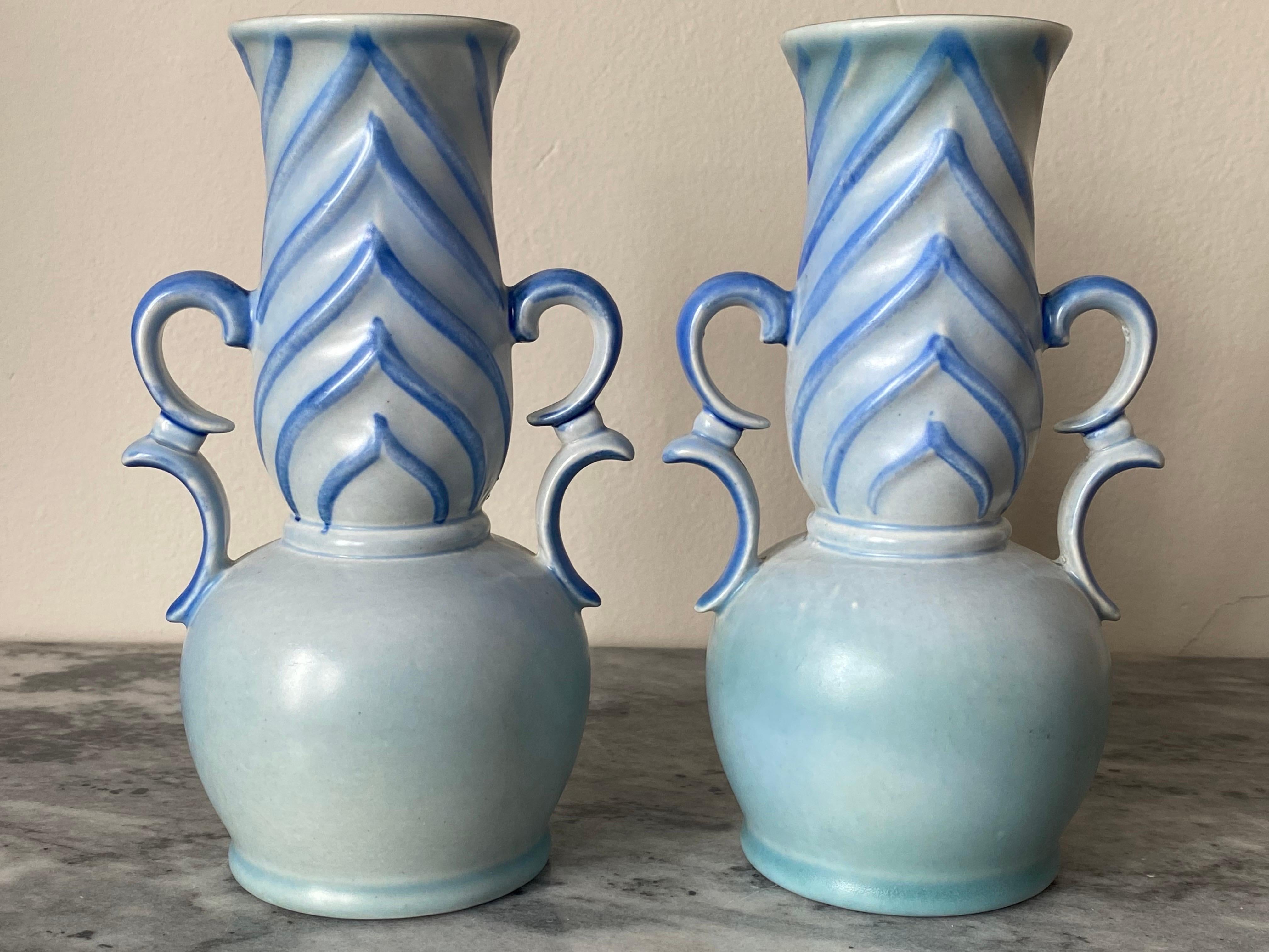 Smaltato Coppia di vasi in ceramica Art Deco Stangl Pottery blu degli anni '30 in vendita
