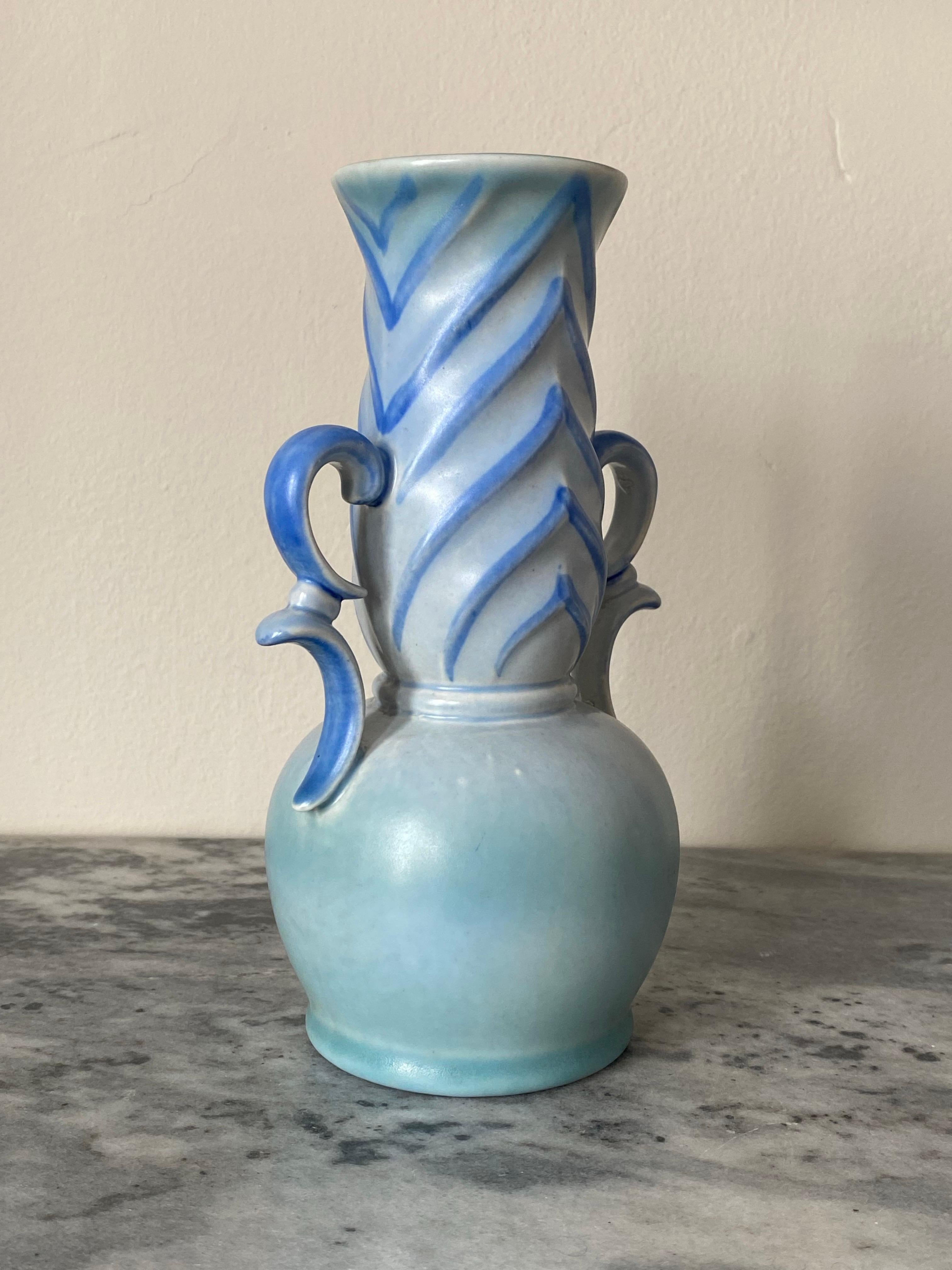 Coppia di vasi in ceramica Art Deco Stangl Pottery blu degli anni '30 In condizioni buone in vendita a Southampton, NJ